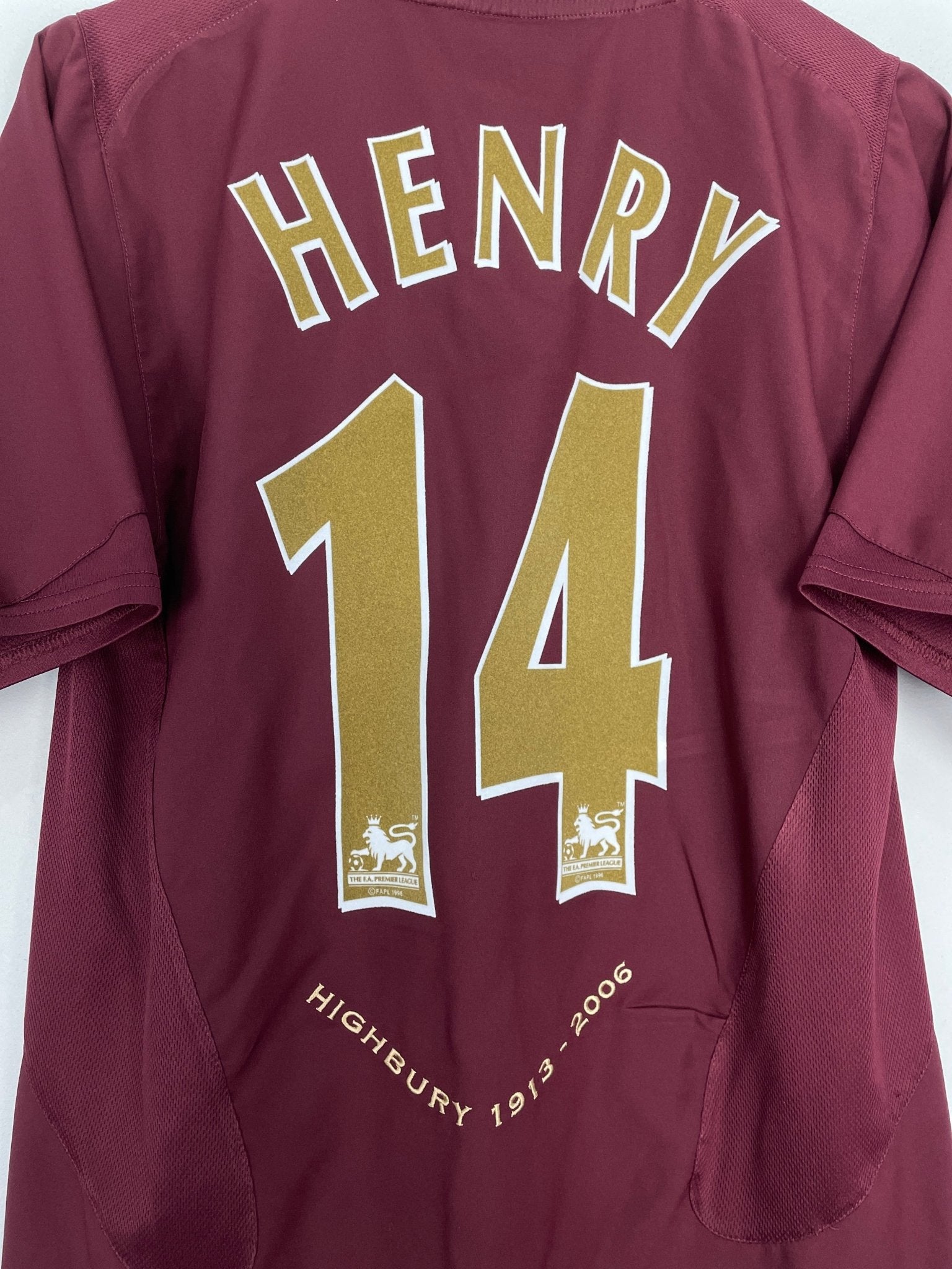 Shop 2005/06 ARSENAL HENRY #14 HOME SHIRT (M) NIKE, classic football shirts, vintage football shirts & retro soccer jerseys at Cult Kits