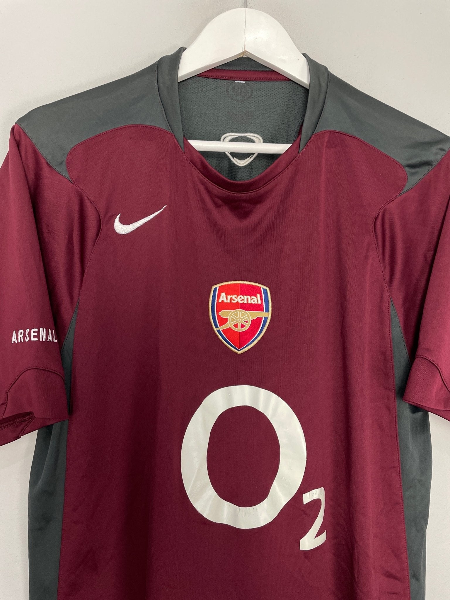 Shop 2005/06 ARSENAL TRAINING SHIRT (L) NIKE, classic football shirts, vintage football shirts & retro soccer jerseys at Cult Kits