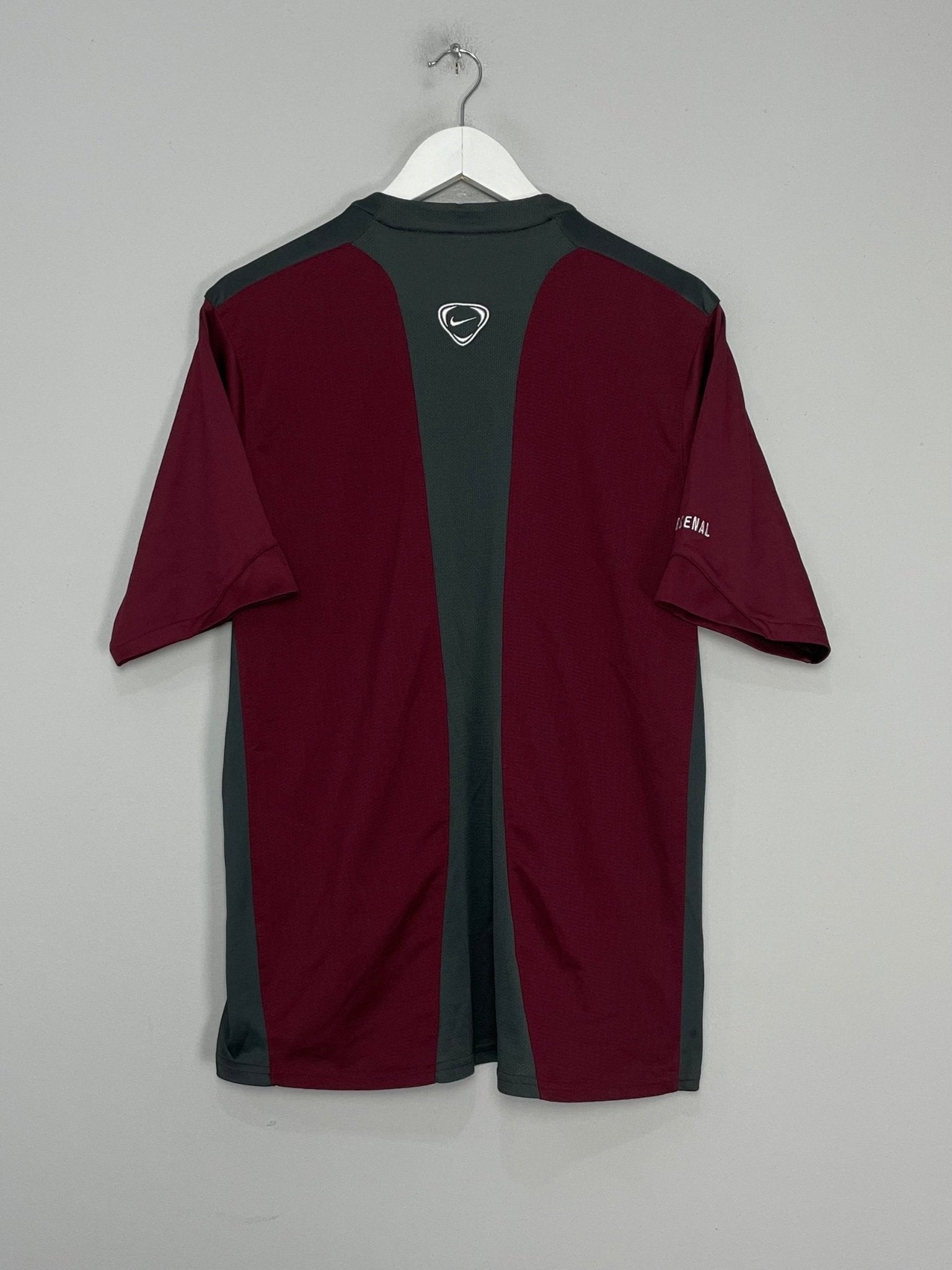 Shop 2005/06 ARSENAL TRAINING SHIRT (L) NIKE, classic football shirts, vintage football shirts & retro soccer jerseys at Cult Kits