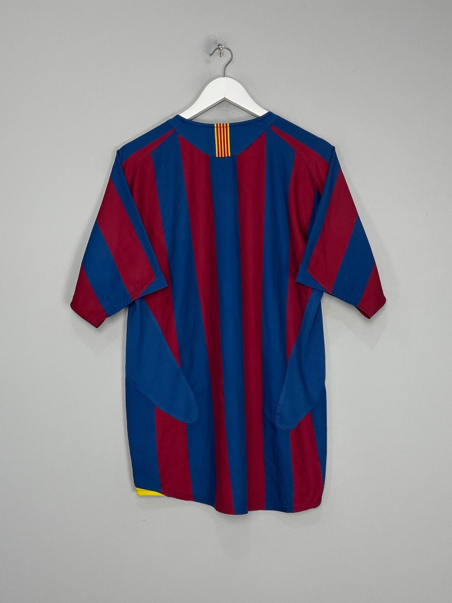 Shop 2005/06 BARCELONA HOME SHIRT (M) NIKE, classic football shirts, vintage football shirts & retro soccer jerseys at Cult Kits
