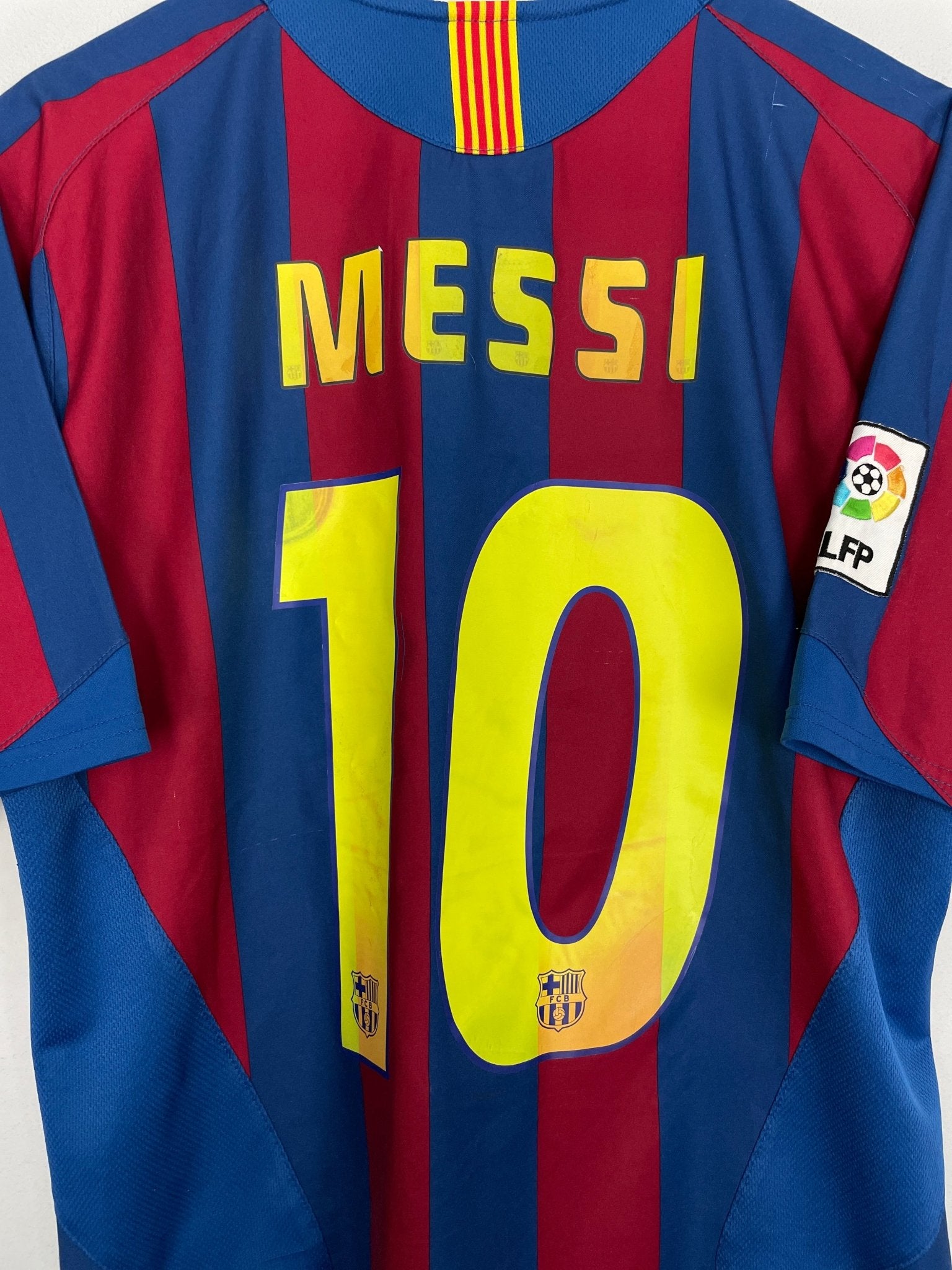 Shop 2005/06 BARCELONA MESSI #10 HOME SHIRT (L) NIKE, classic football shirts, vintage football shirts & retro soccer jerseys at Cult Kits