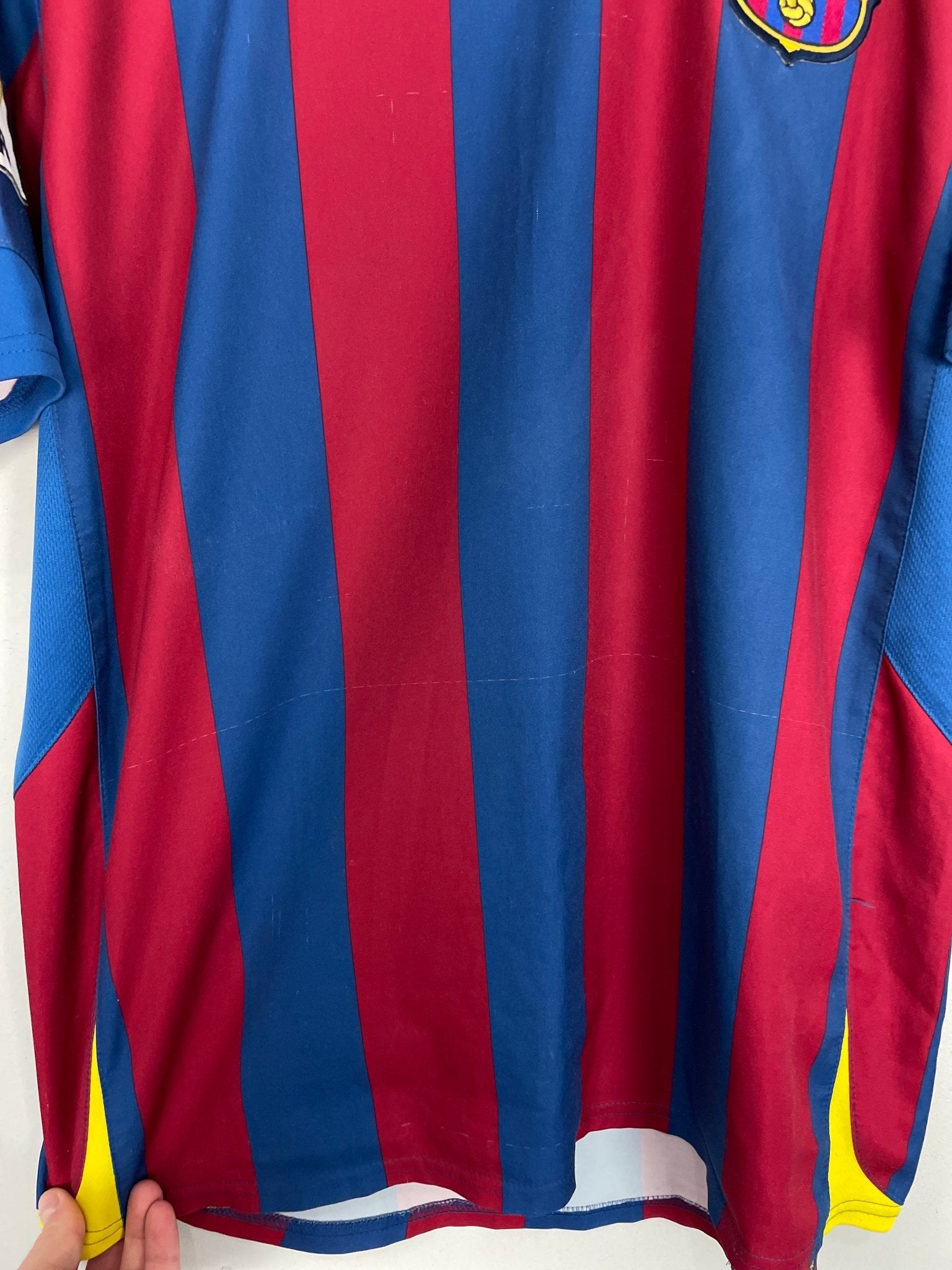 Shop 2005/06 BARCELONA MESSI #10 HOME SHIRT (L) NIKE, classic football shirts, vintage football shirts & retro soccer jerseys at Cult Kits