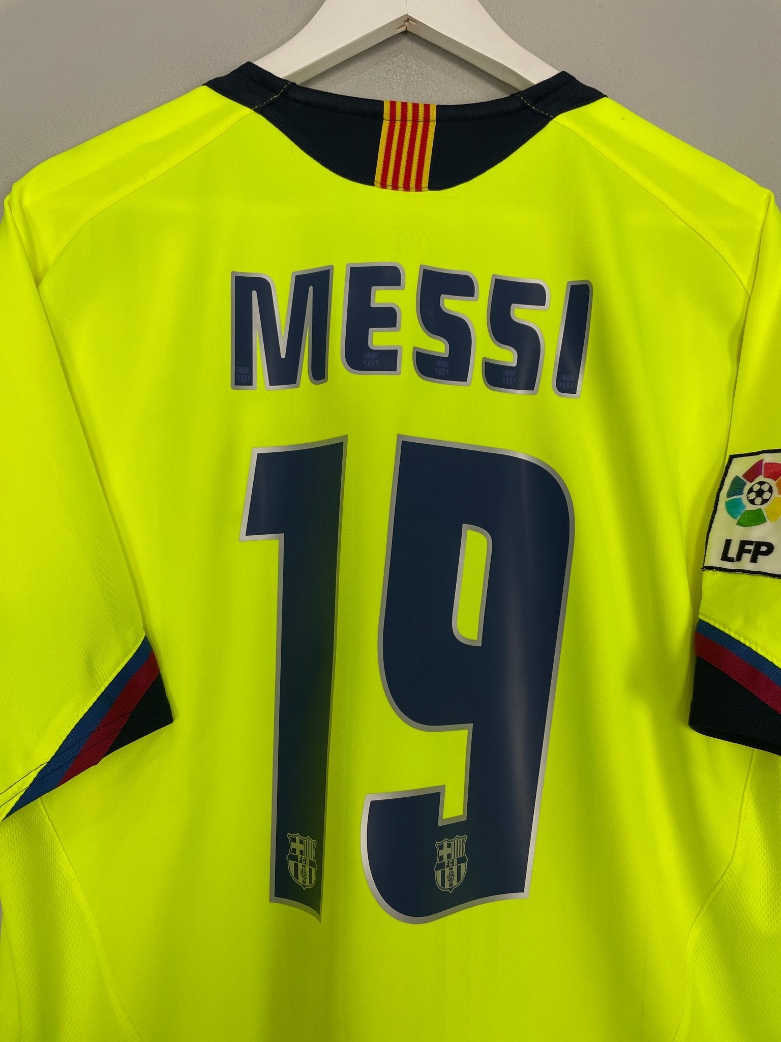Shop 2005/06 BARCELONA MESSI #19 AWAY SHIRT (L) NIKE, classic football shirts, vintage football shirts & retro soccer jerseys at Cult Kits