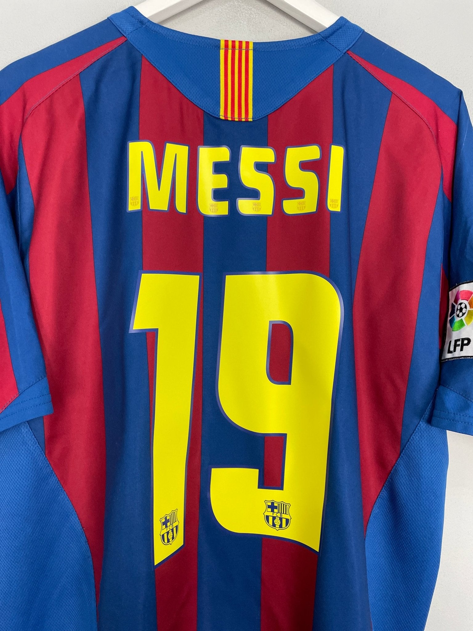 2005/06 BARCELONA MESSI #19 HOME SHIRT (L) NIKE – Cult Kits