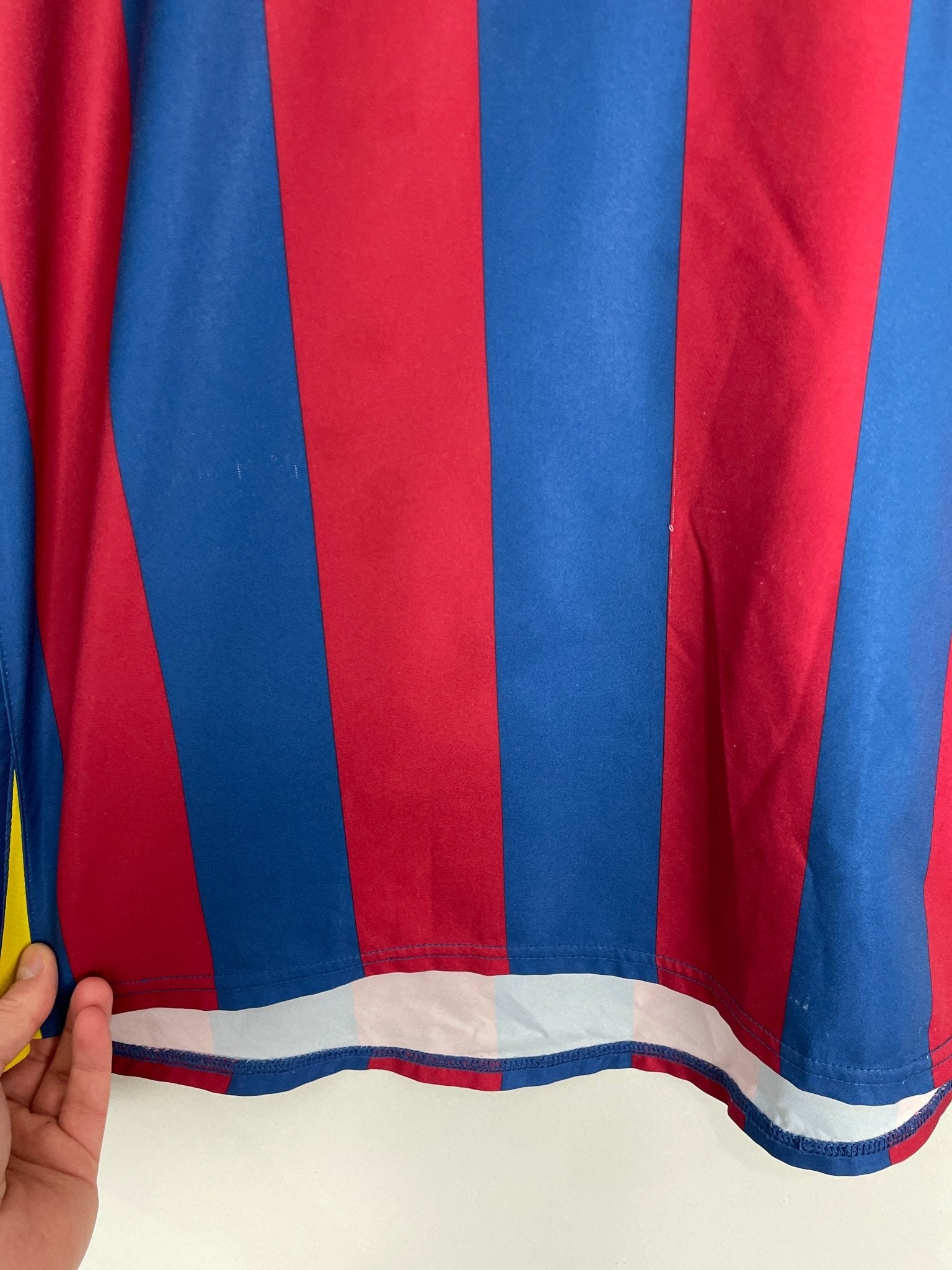 Shop 2005/06 BARCELONA MESSI #19 HOME SHIRT (L) NIKE, classic football shirts, vintage football shirts & retro soccer jerseys at Cult Kits