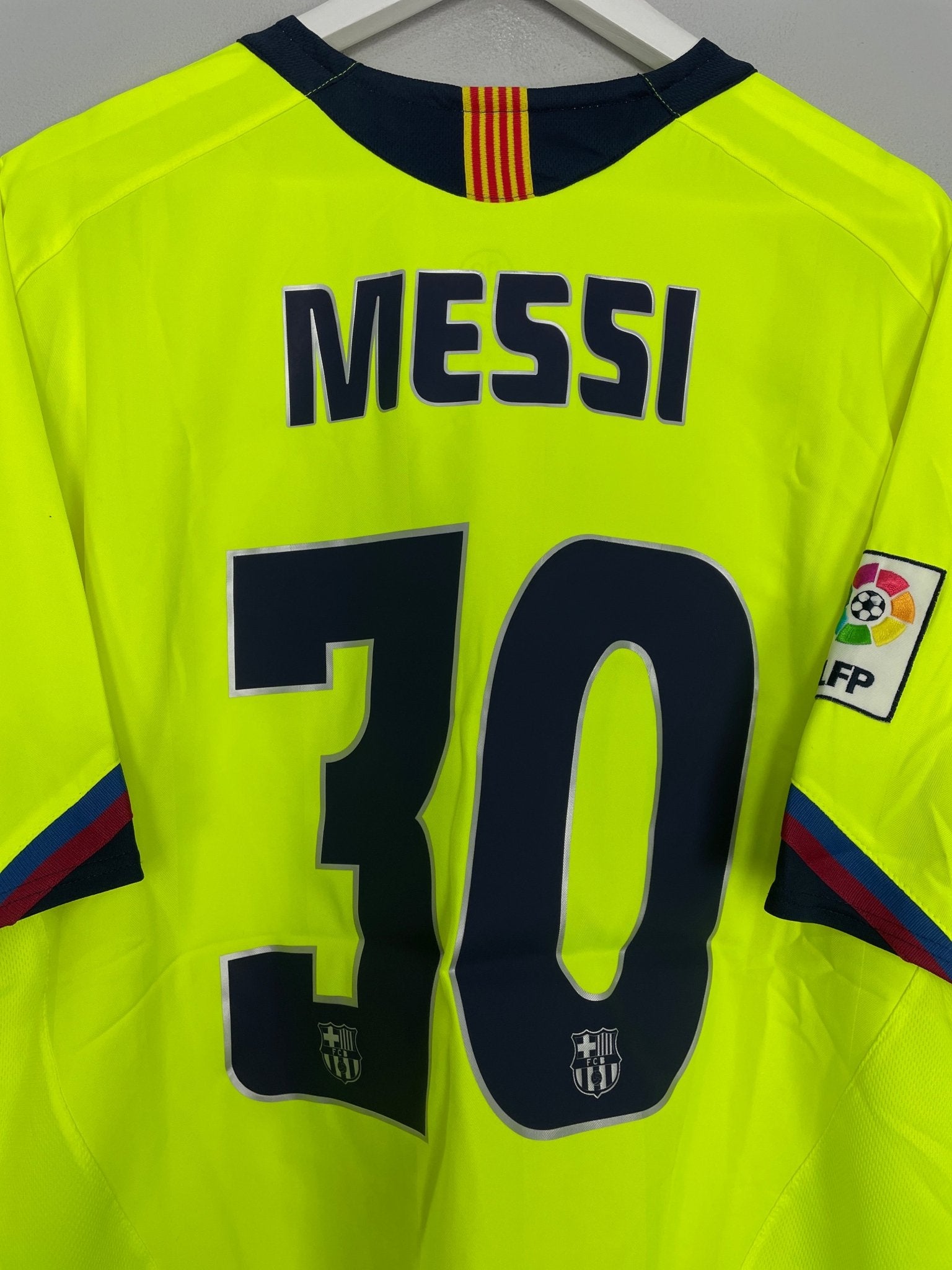 Shop 2005/06 BARCELONA MESSI #30 AWAY SHIRT (XL) NIKE, classic football shirts, vintage football shirts & retro soccer jerseys at Cult Kits