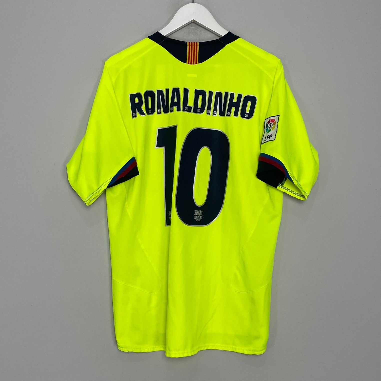 Shop 2005/06 BARCELONA RONALDINHO #10 AWAY SHIRT (L) NIKE, classic football shirts, vintage football shirts & retro soccer jerseys at Cult Kits