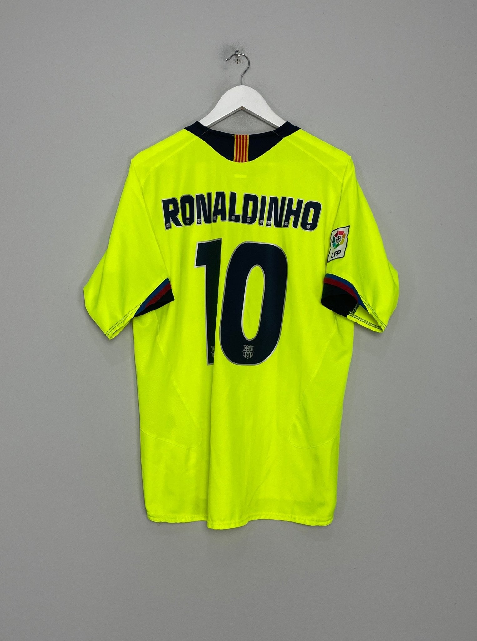 Shop 2005/06 BARCELONA RONALDINHO #10 AWAY SHIRT (L) NIKE, classic football shirts, vintage football shirts & retro soccer jerseys at Cult Kits