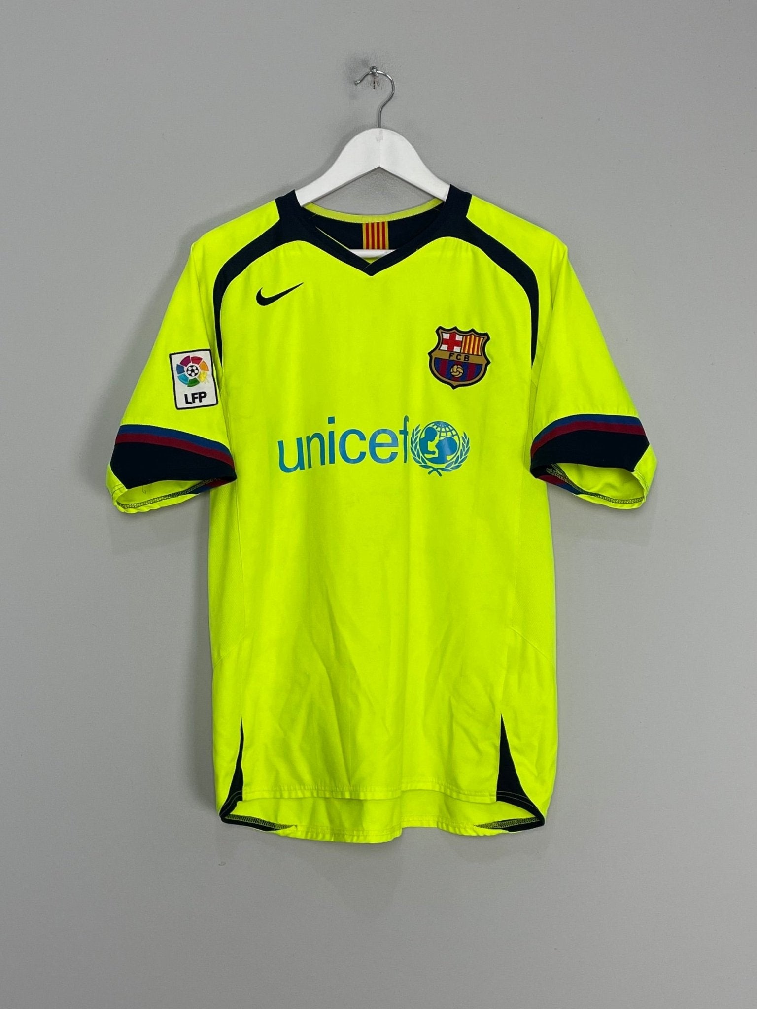 Shop 2005/06 BARCELONA RONALDINHO #10 AWAY SHIRT (L) NIKE, classic football shirts, vintage football shirts & retro soccer jerseys at Cult Kits