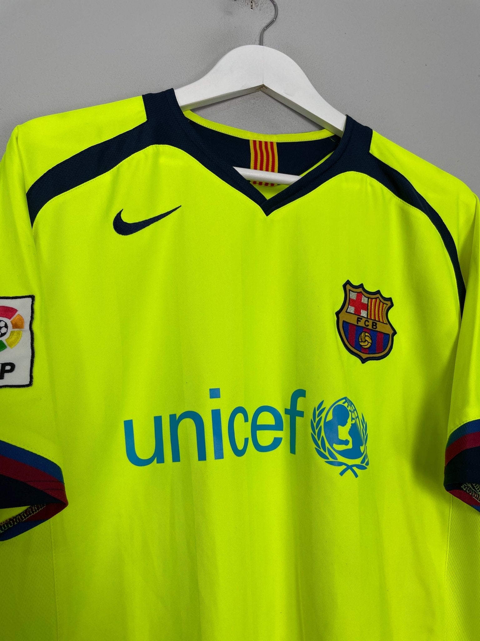 Shop 2005/06 BARCELONA RONALDINHO #10 AWAY SHIRT (L) NIKE, classic football shirts, vintage football shirts & retro soccer jerseys at Cult Kits