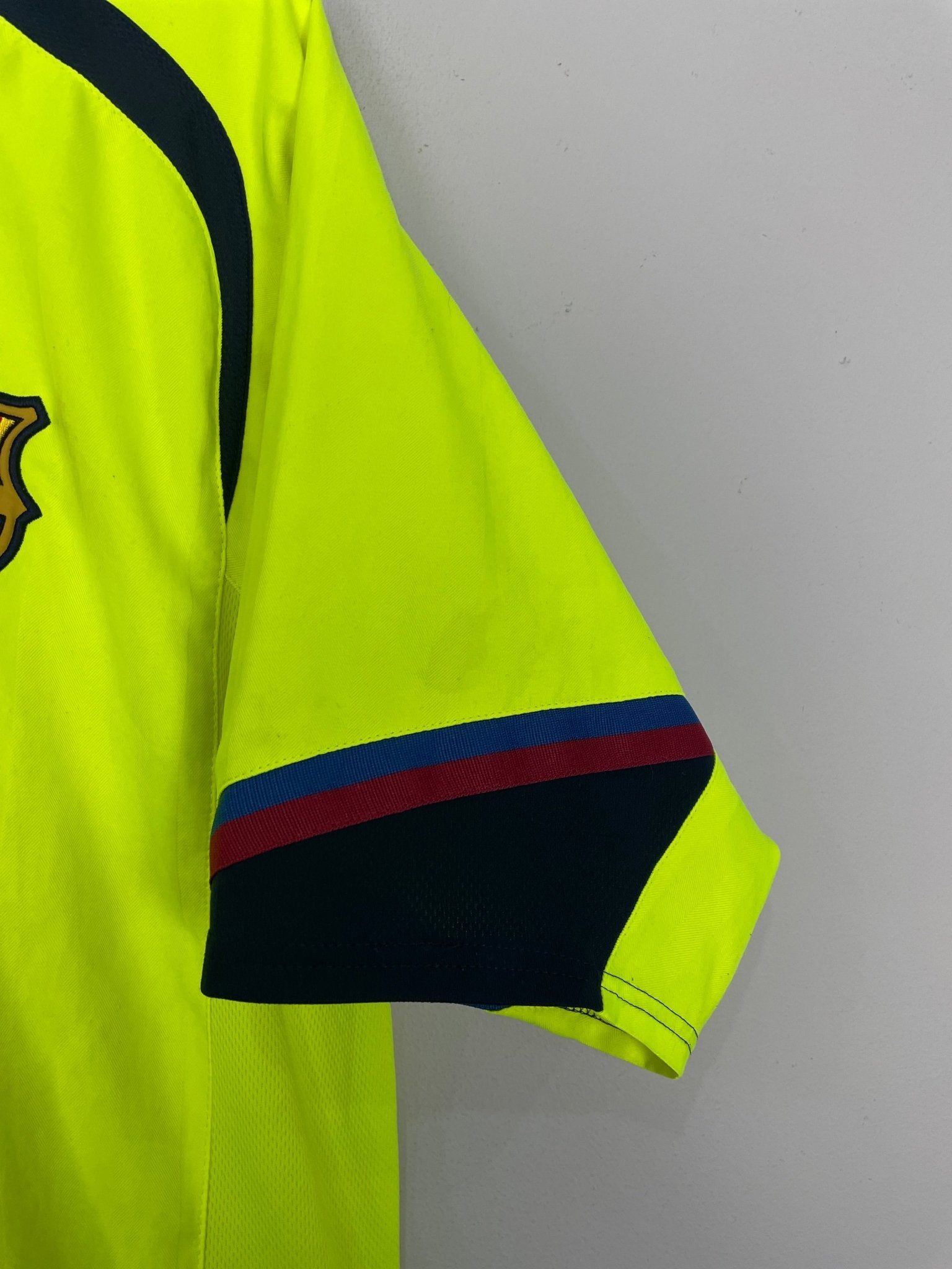Shop 2005/06 BARCELONA RONALDINHO #10 AWAY SHIRT (L) NIKE, classic football shirts, vintage football shirts & retro soccer jerseys at Cult Kits