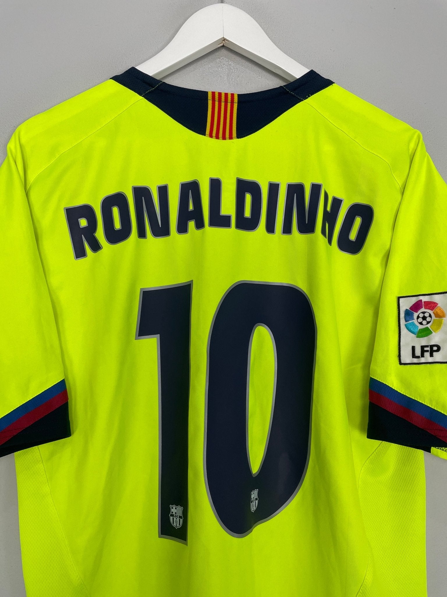 Shop 2005/06 BARCELONA RONALDINHO #10 AWAY SHIRT (L) NIKE, classic football shirts, vintage football shirts & retro soccer jerseys at Cult Kits