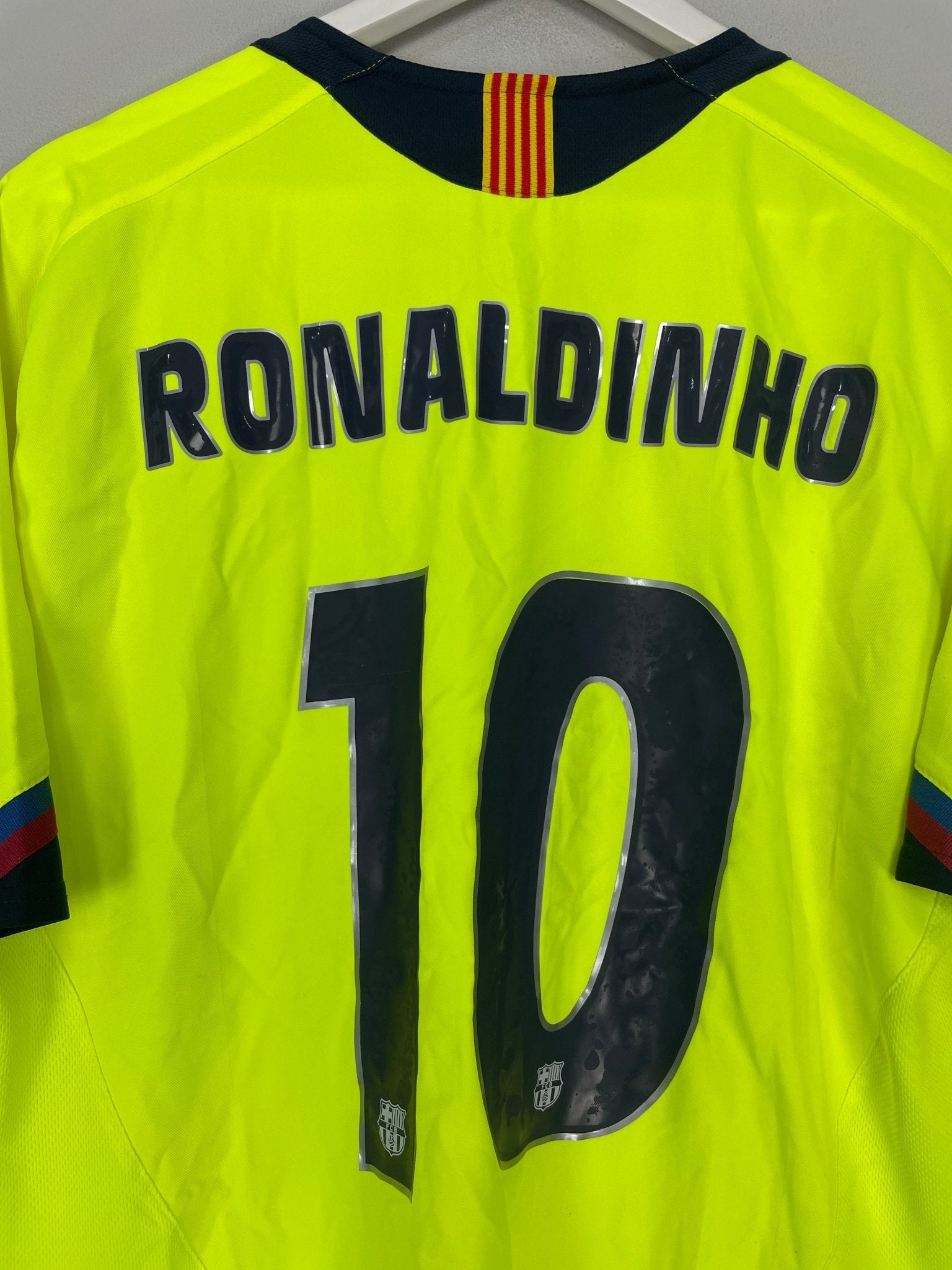 Shop 2005/06 BARCELONA RONALDINHO #10 AWAY SHIRT (L) NIKE, classic football shirts, vintage football shirts & retro soccer jerseys at Cult Kits
