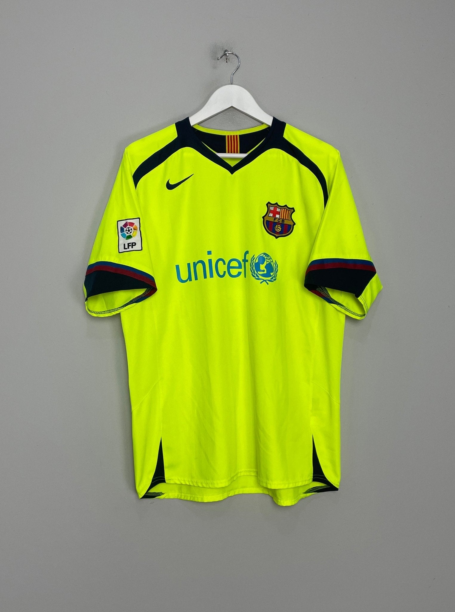 Shop 2005/06 BARCELONA RONALDINHO #10 AWAY SHIRT (L) NIKE, classic football shirts, vintage football shirts & retro soccer jerseys at Cult Kits
