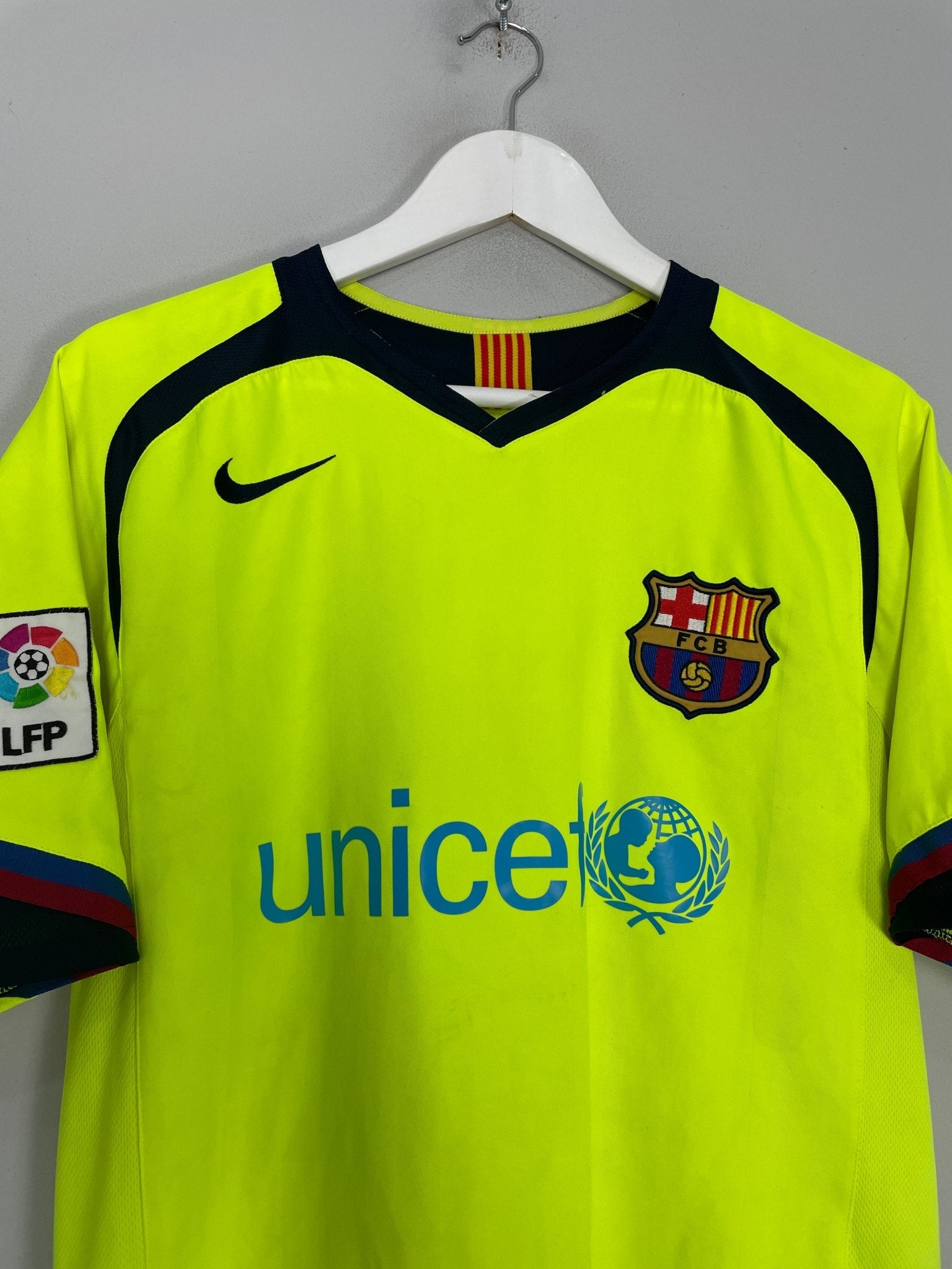 Shop 2005/06 BARCELONA RONALDINHO #10 AWAY SHIRT (L) NIKE, classic football shirts, vintage football shirts & retro soccer jerseys at Cult Kits