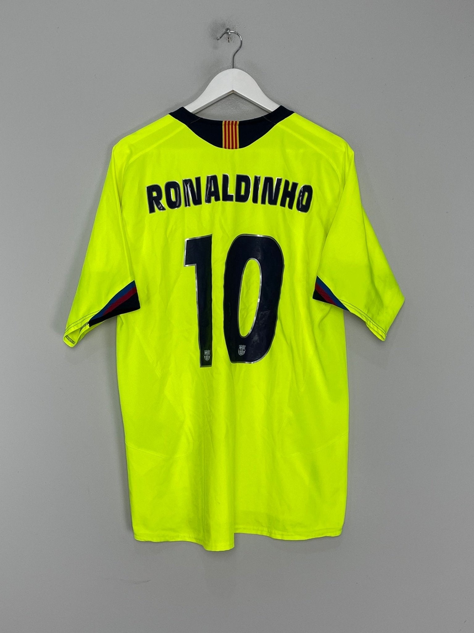Shop 2005/06 BARCELONA RONALDINHO #10 AWAY SHIRT (L) NIKE, classic football shirts, vintage football shirts & retro soccer jerseys at Cult Kits