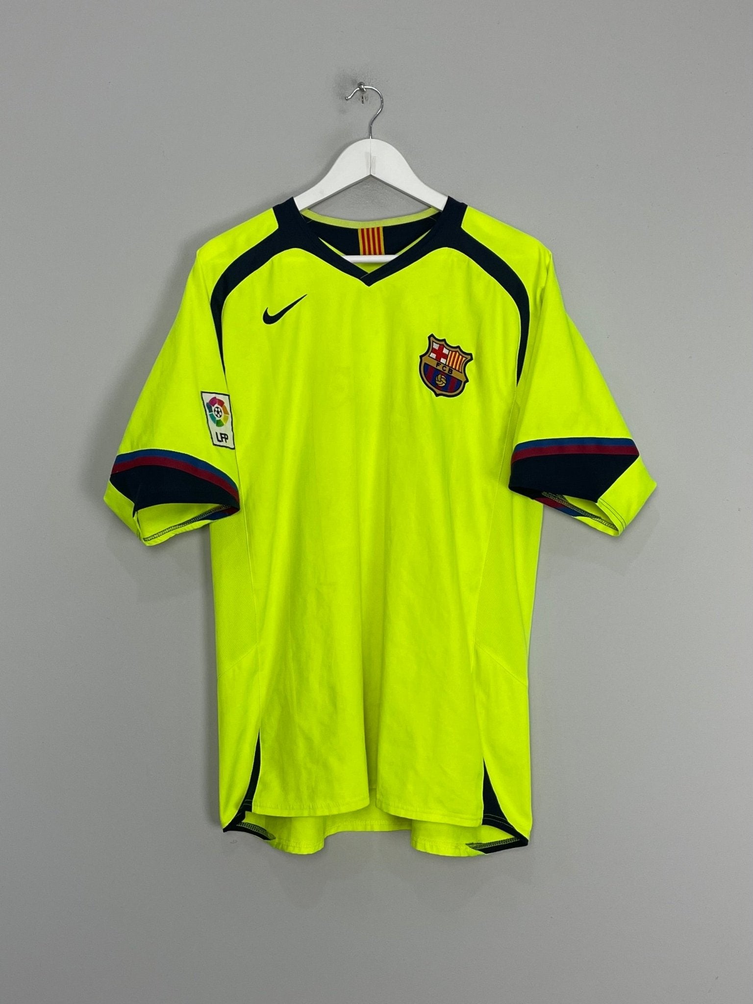 Shop 2005/06 BARCELONA RONALDINHO #10 AWAY SHIRT (L) NIKE, classic football shirts, vintage football shirts & retro soccer jerseys at Cult Kits