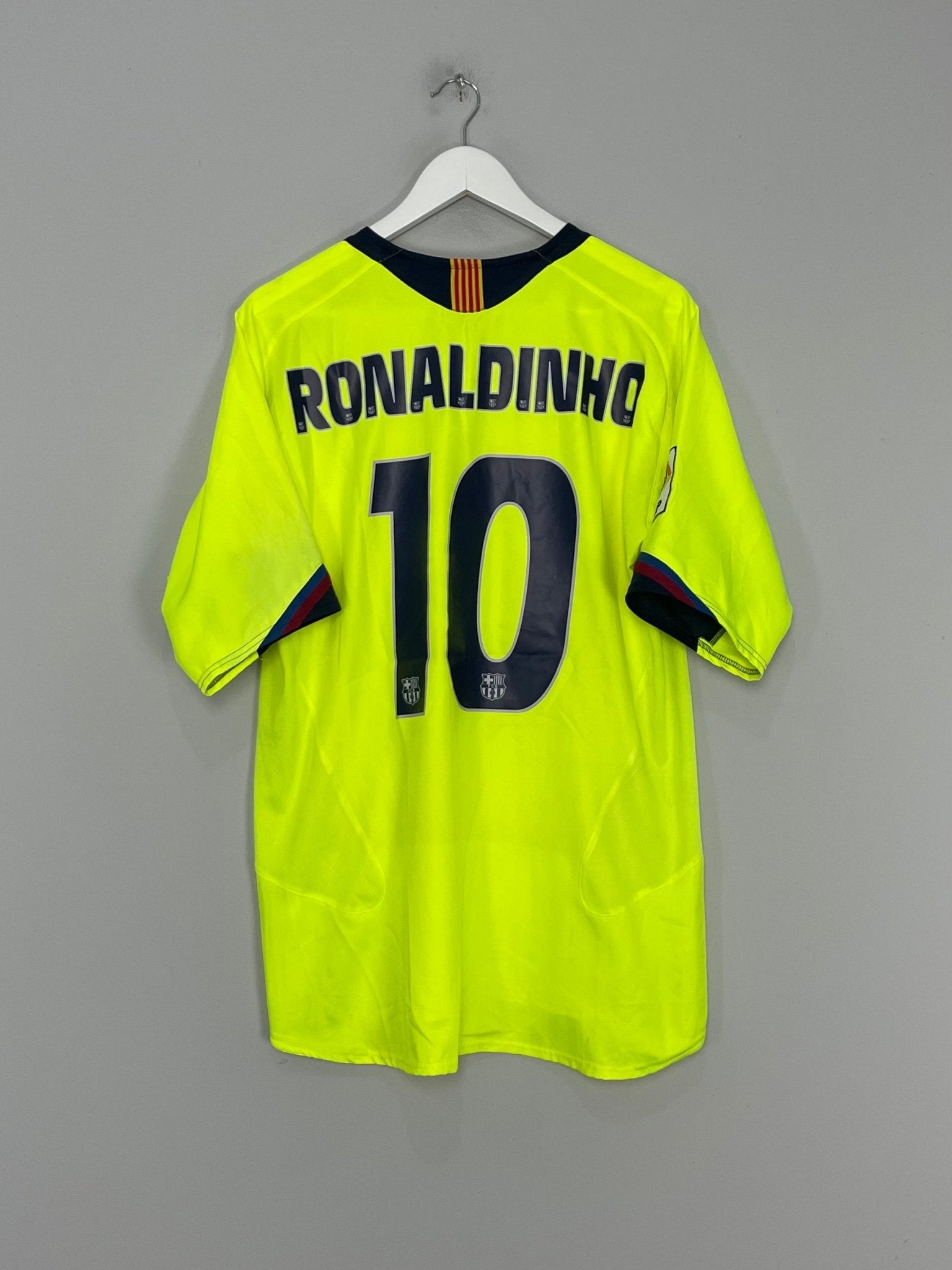 Shop 2005/06 BARCELONA RONALDINHO #10 AWAY SHIRT (L) NIKE, classic football shirts, vintage football shirts & retro soccer jerseys at Cult Kits