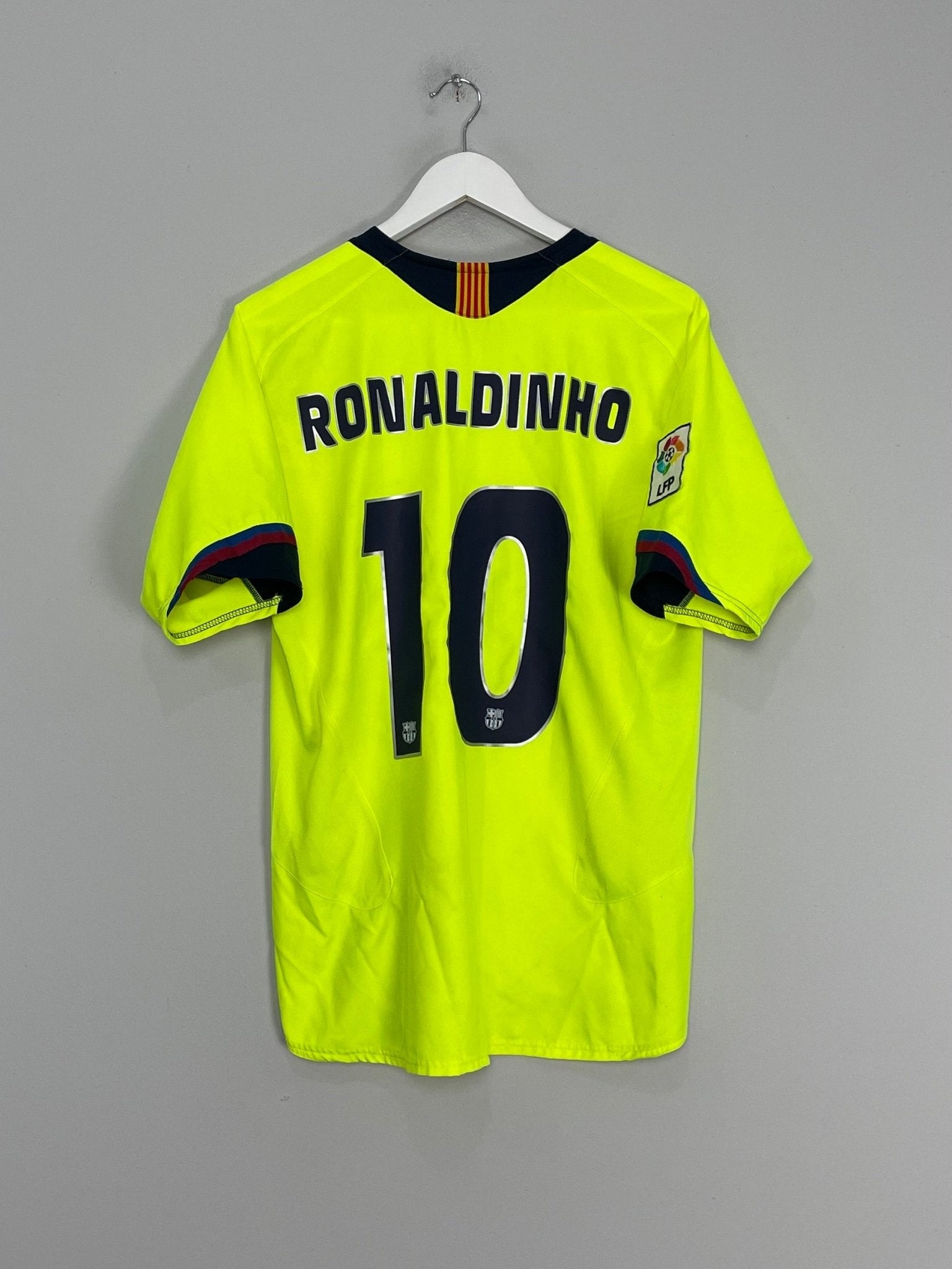 Shop 2005/06 BARCELONA RONALDINHO #10 AWAY SHIRT (L) NIKE, classic football shirts, vintage football shirts & retro soccer jerseys at Cult Kits
