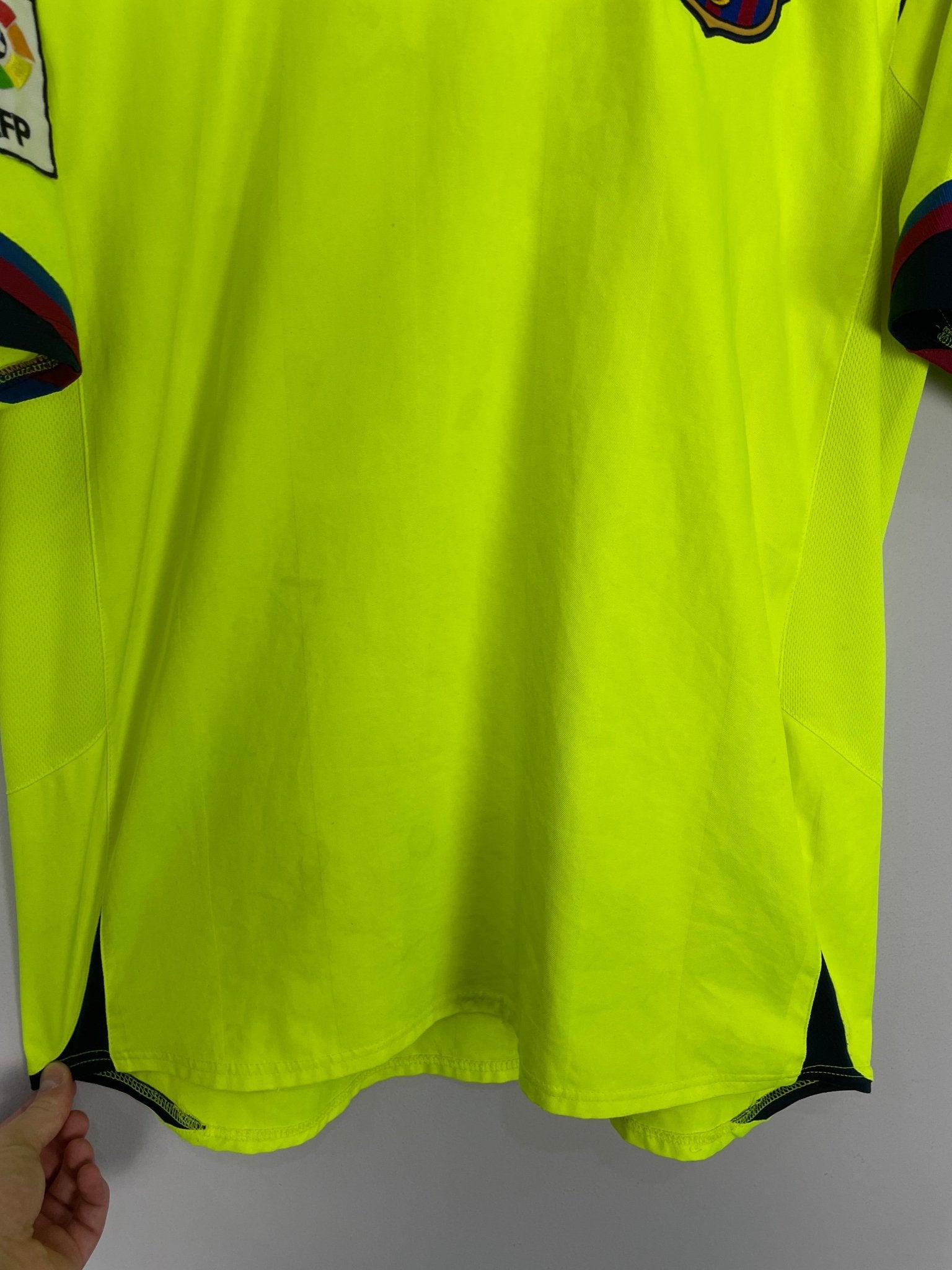 Shop 2005/06 BARCELONA RONALDINHO #10 AWAY SHIRT (L) NIKE, classic football shirts, vintage football shirts & retro soccer jerseys at Cult Kits
