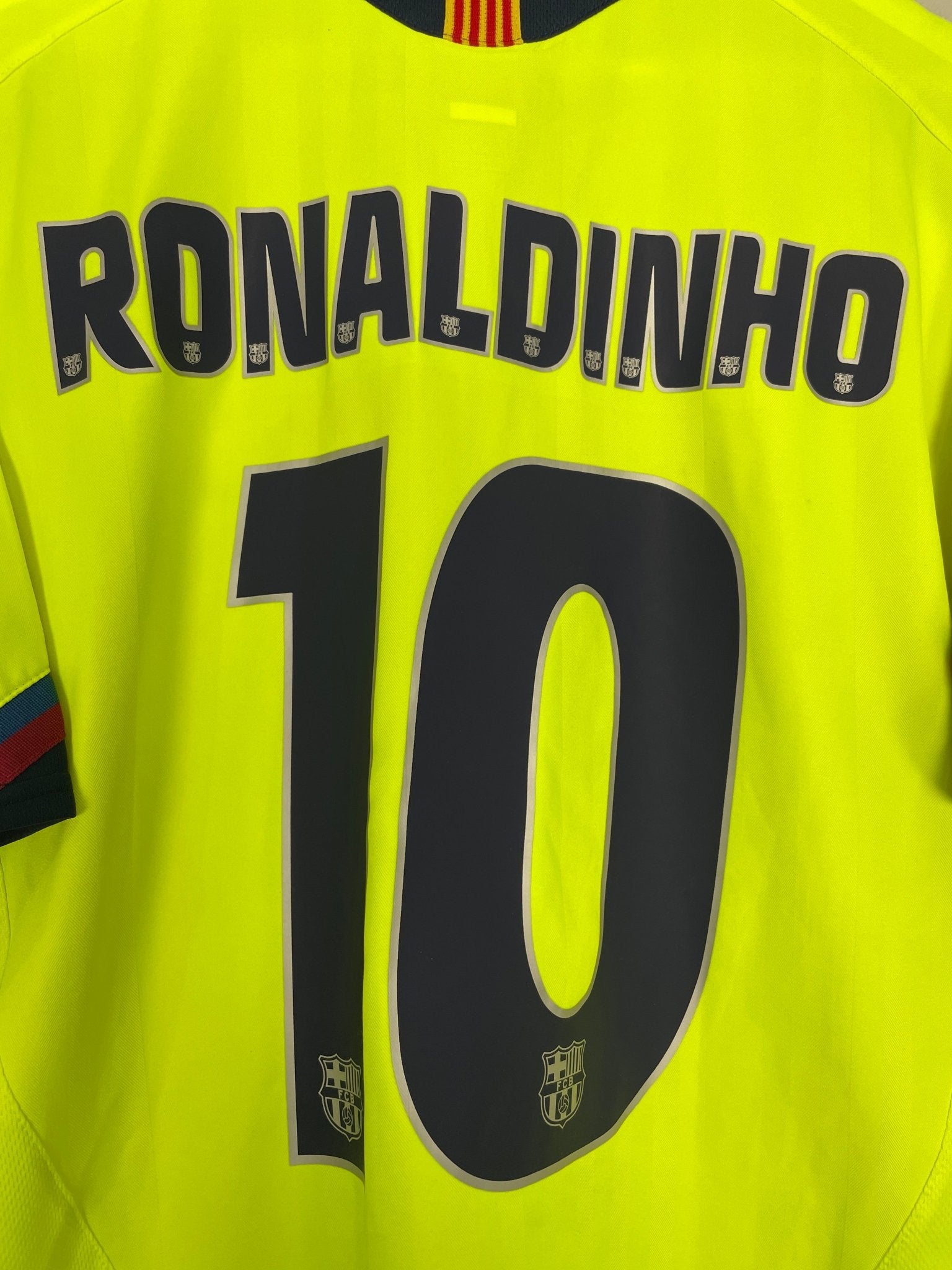 Shop 2005/06 BARCELONA RONALDINHO #10 AWAY SHIRT (L) NIKE, classic football shirts, vintage football shirts & retro soccer jerseys at Cult Kits