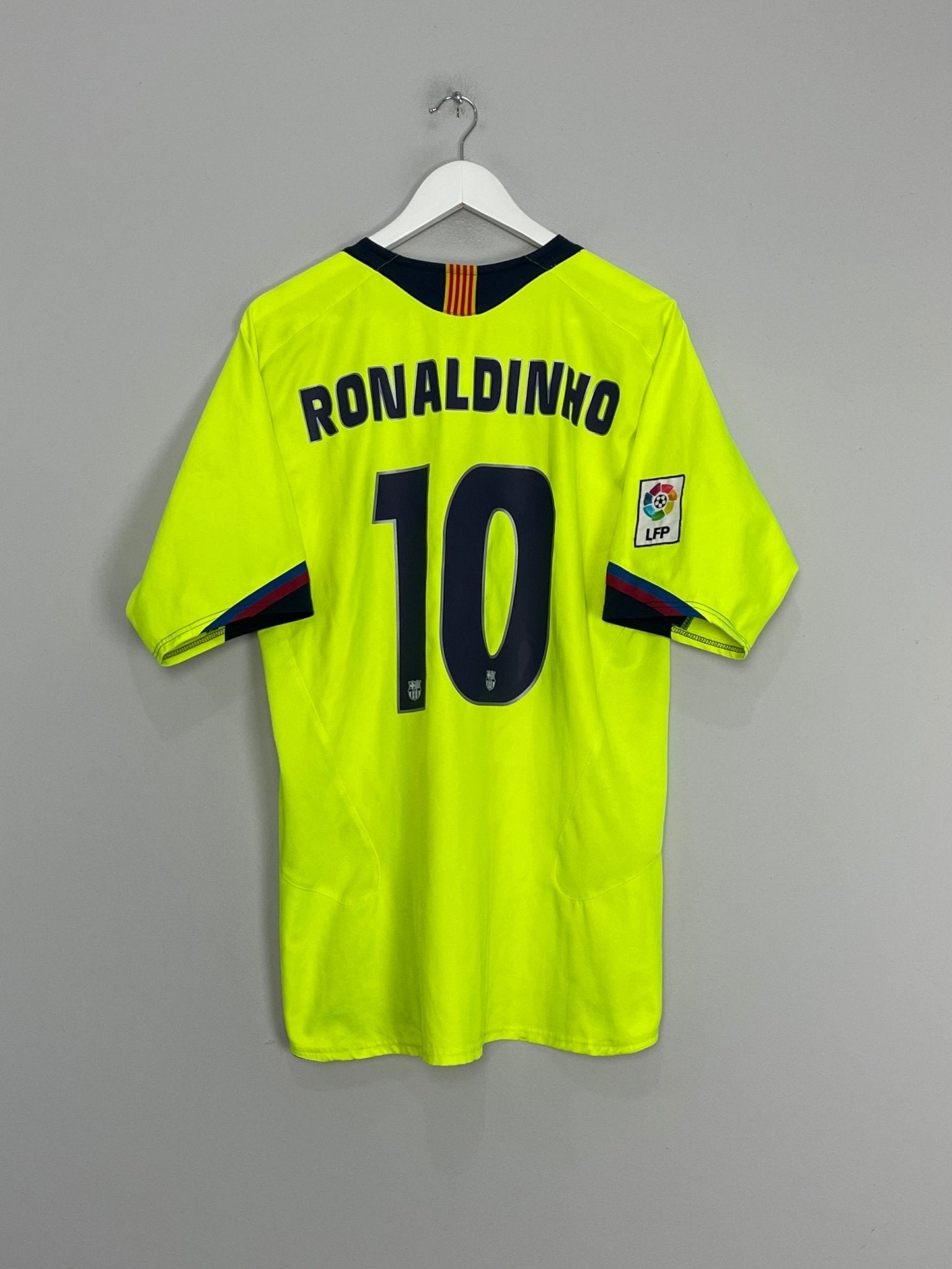 Shop 2005/06 BARCELONA RONALDINHO #10 AWAY SHIRT (L) NIKE, classic football shirts, vintage football shirts & retro soccer jerseys at Cult Kits