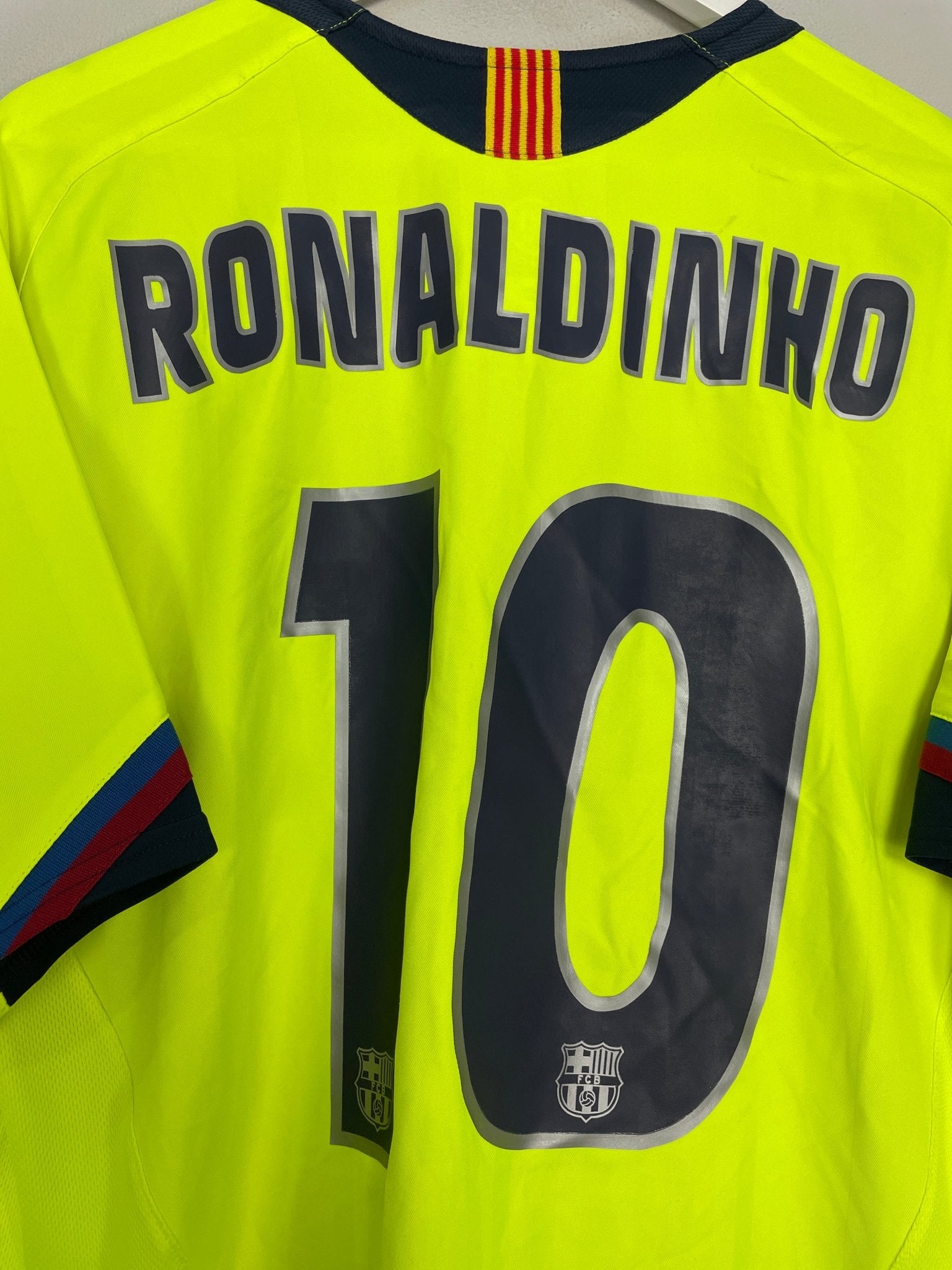 Shop 2005/06 BARCELONA RONALDINHO #10 C/L AWAY SHIRT (L) NIKE, classic football shirts, vintage football shirts & retro soccer jerseys at Cult Kits