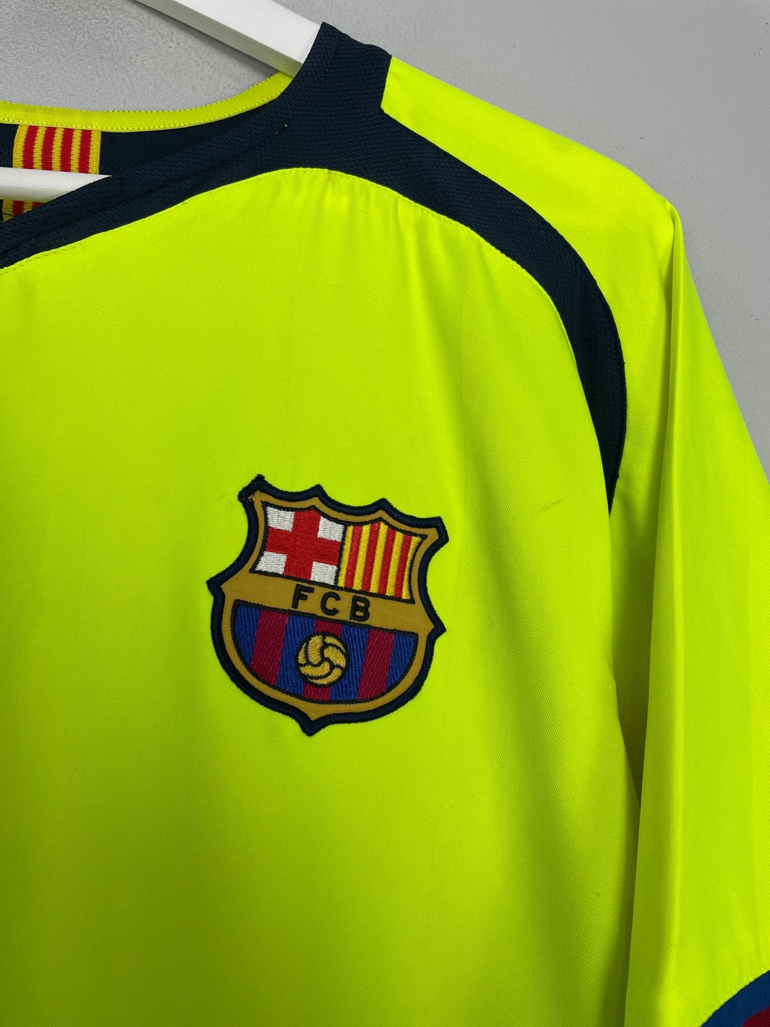 Shop 2005/06 BARCELONA RONALDINHO #10 C/L AWAY SHIRT (L) NIKE, classic football shirts, vintage football shirts & retro soccer jerseys at Cult Kits