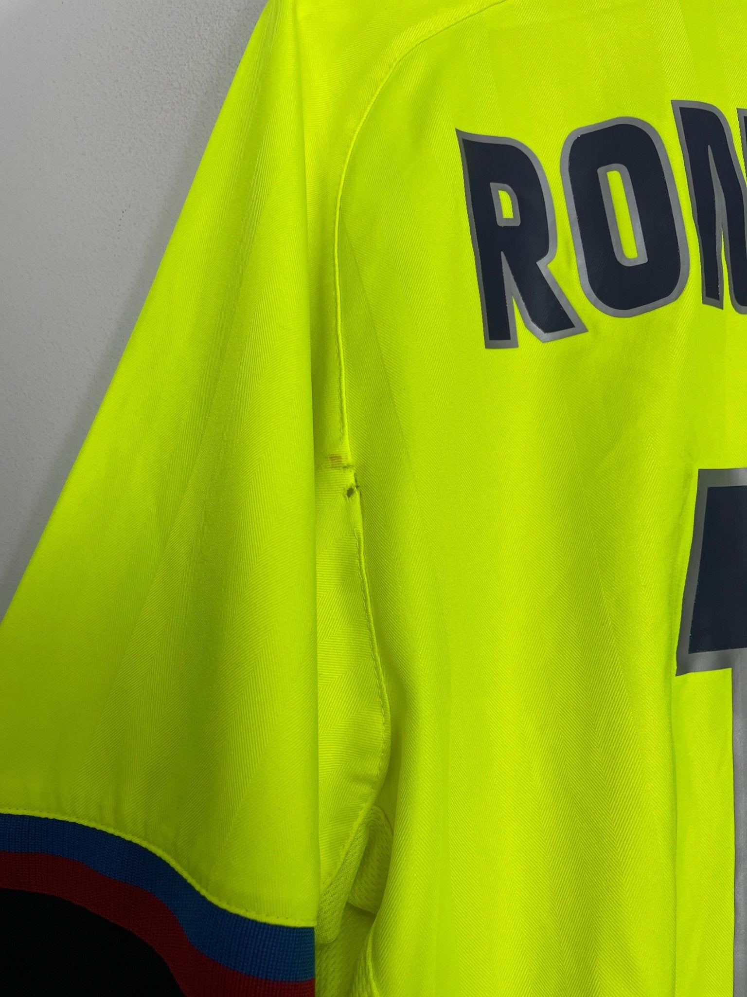Shop 2005/06 BARCELONA RONALDINHO #10 C/L AWAY SHIRT (L) NIKE, classic football shirts, vintage football shirts & retro soccer jerseys at Cult Kits