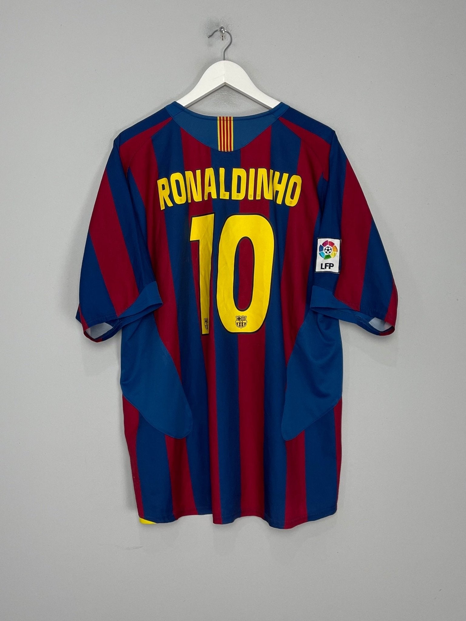 Shop 2005/06 BARCELONA RONALDINHO #10 HOME SHIRT (XL) NIKE, classic football shirts, vintage football shirts & retro soccer jerseys at Cult Kits