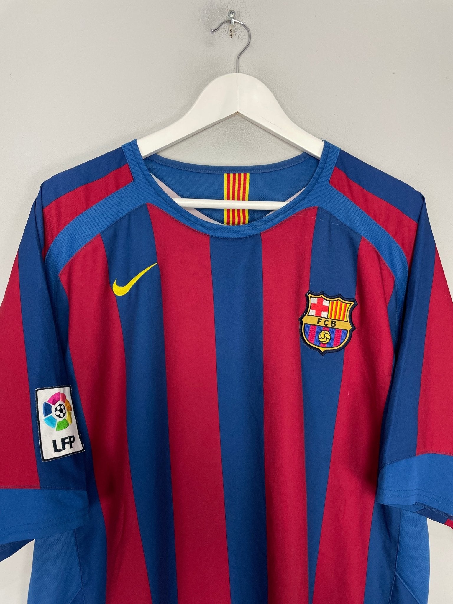Shop 2005/06 BARCELONA RONALDINHO #10 HOME SHIRT (XL) NIKE, classic football shirts, vintage football shirts & retro soccer jerseys at Cult Kits