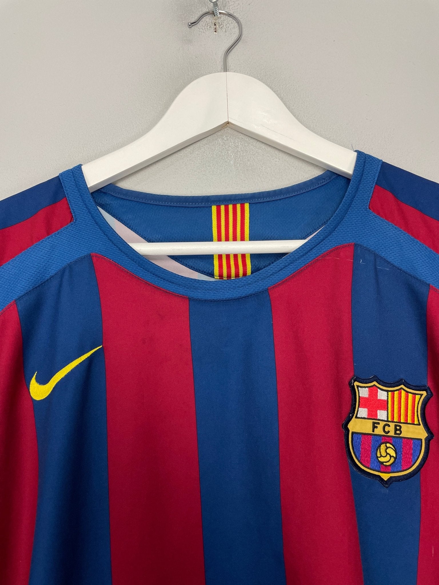Shop 2005/06 BARCELONA RONALDINHO #10 HOME SHIRT (XL) NIKE, classic football shirts, vintage football shirts & retro soccer jerseys at Cult Kits