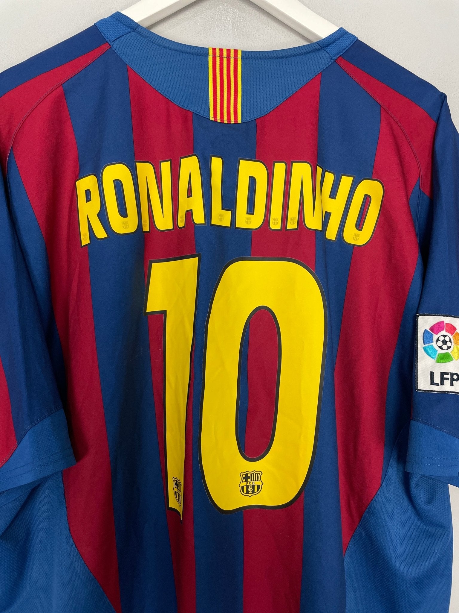 Shop 2005/06 BARCELONA RONALDINHO #10 HOME SHIRT (XL) NIKE, classic football shirts, vintage football shirts & retro soccer jerseys at Cult Kits