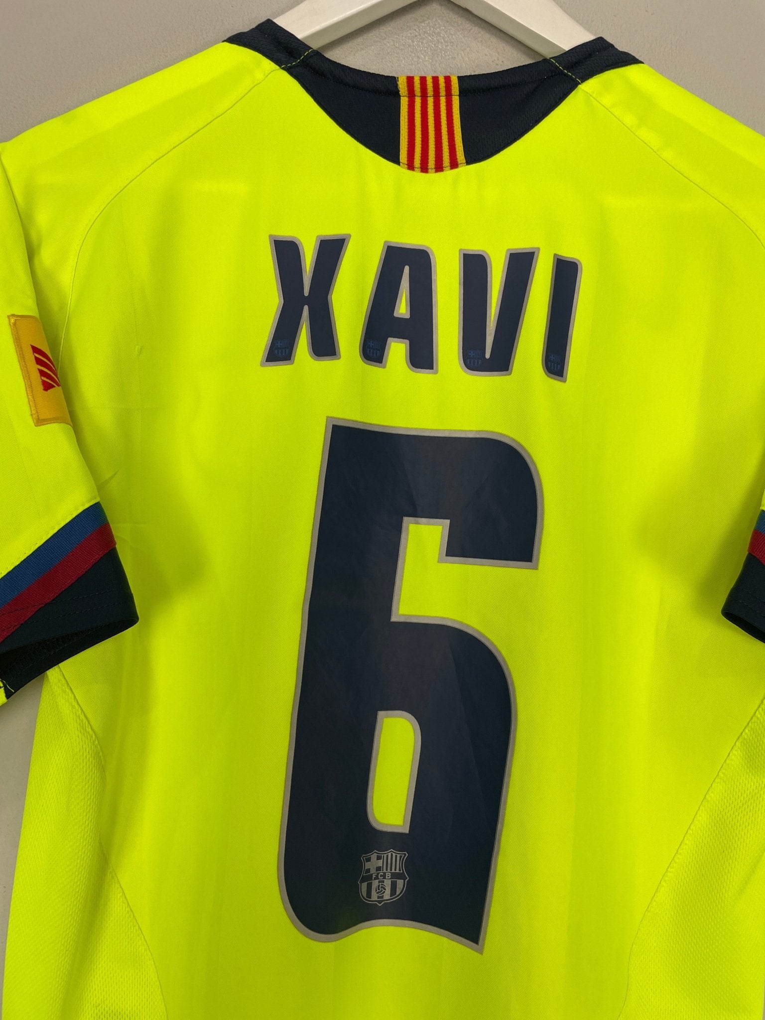 Shop 2005/06 BARCELONA XAVI #6 AWAY SHIRT (S) NIKE, classic football shirts, vintage football shirts & retro soccer jerseys at Cult Kits