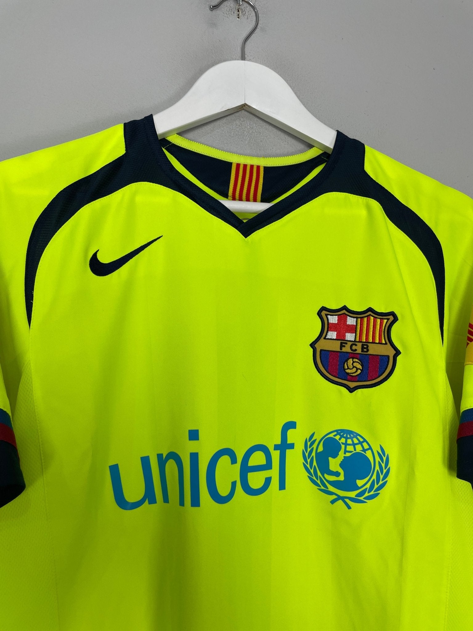 Shop 2005/06 BARCELONA XAVI #6 AWAY SHIRT (S) NIKE, classic football shirts, vintage football shirts & retro soccer jerseys at Cult Kits