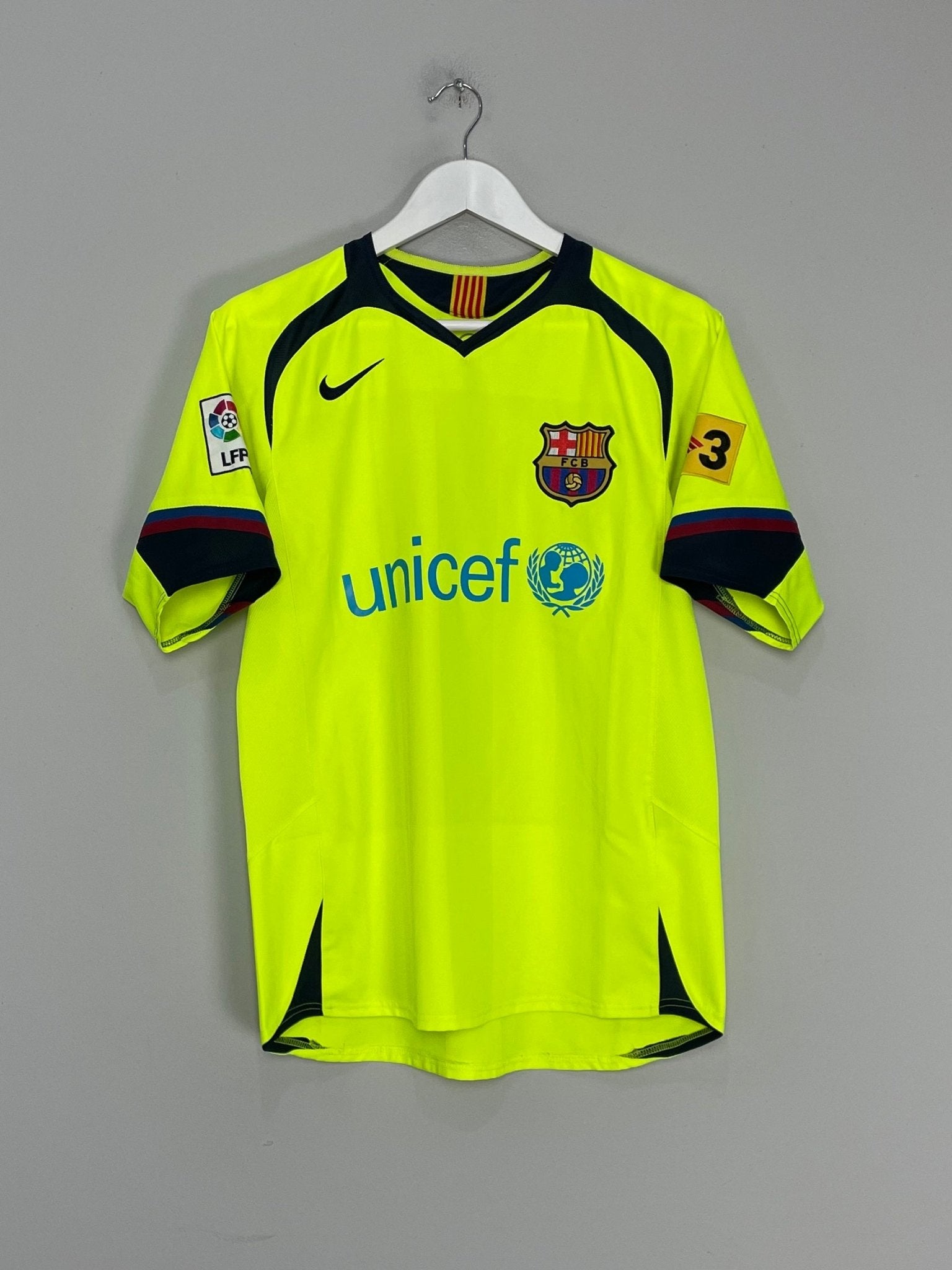 Shop 2005/06 BARCELONA XAVI #6 AWAY SHIRT (S) NIKE, classic football shirts, vintage football shirts & retro soccer jerseys at Cult Kits