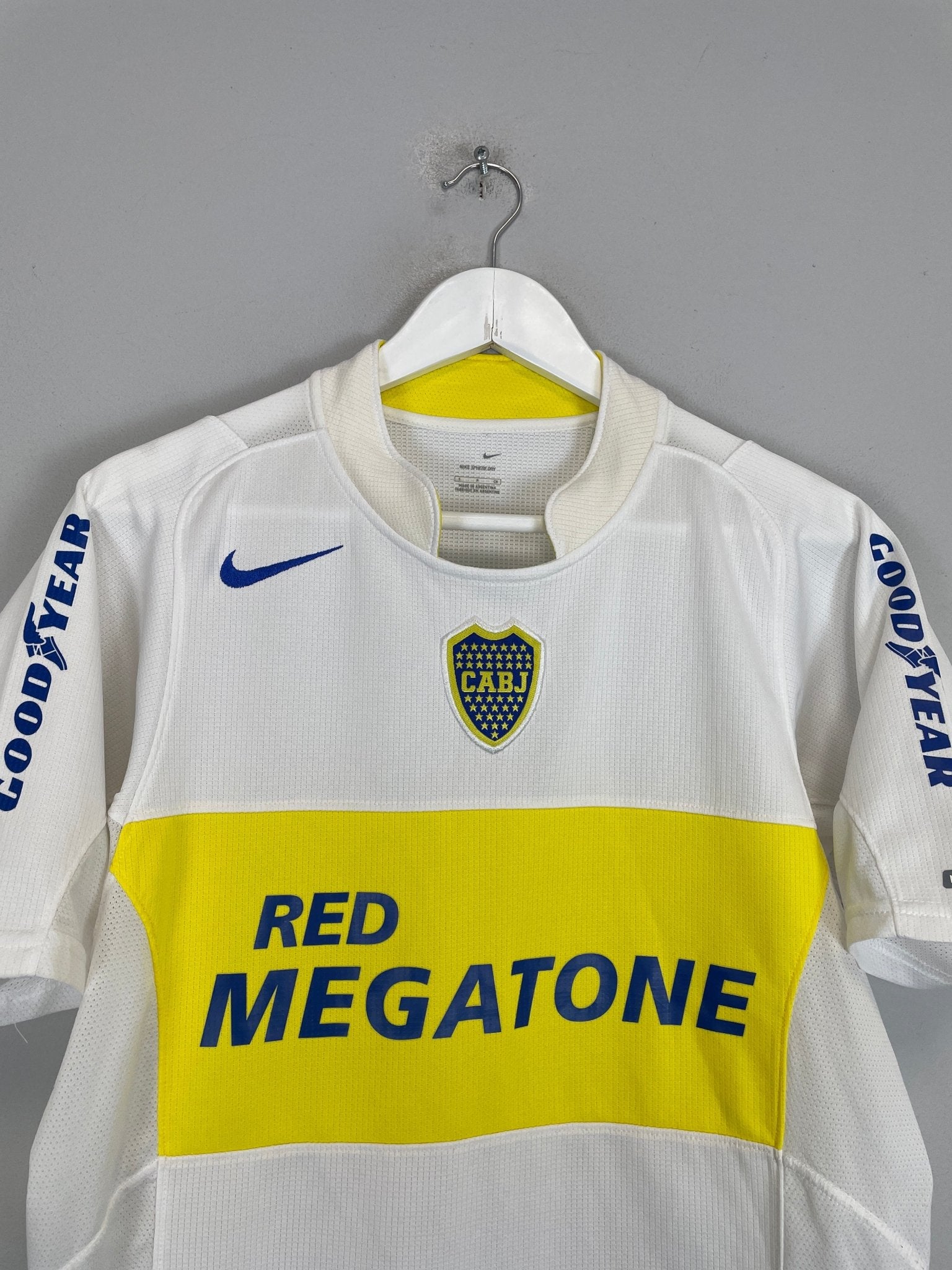 Shop 2005/06 BOCA JUNIORS AWAY SHIRT (S) NIKE, classic football shirts, vintage football shirts & retro soccer jerseys at Cult Kits