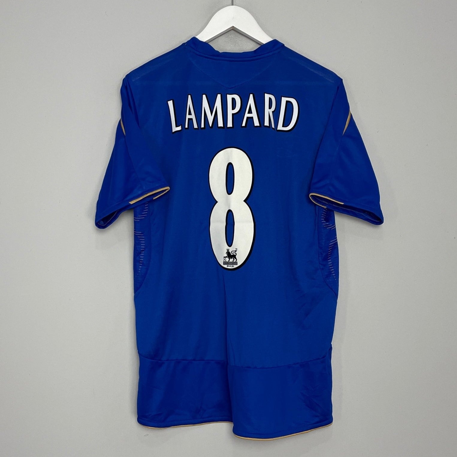 Shop 2005/06 CHELSEA LAMPARD #8 *CENTENARY* HOME SHIRT (L) UMBRO, classic football shirts, vintage football shirts & retro soccer jerseys at Cult Kits