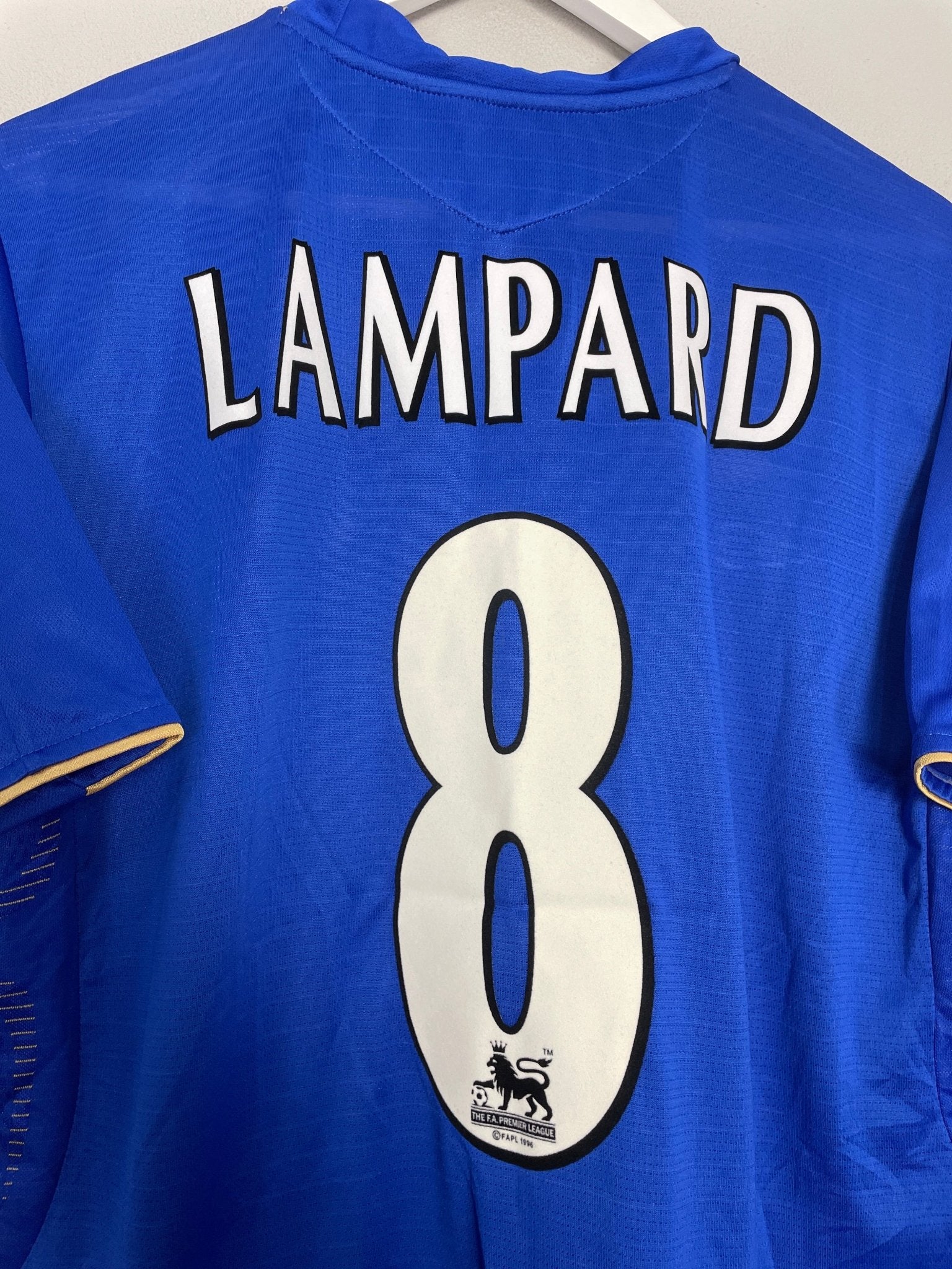 Shop 2005/06 CHELSEA LAMPARD #8 *CENTENARY* HOME SHIRT (L) UMBRO, classic football shirts, vintage football shirts & retro soccer jerseys at Cult Kits