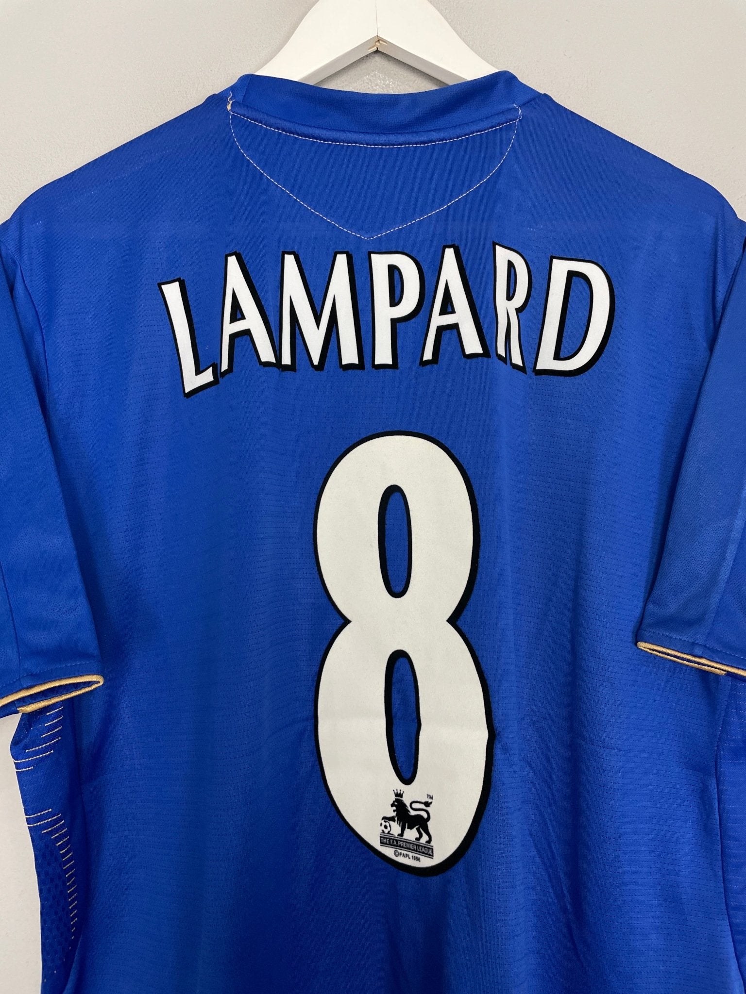 Shop 2005/06 CHELSEA LAMPARD #8 HOME SHIRT (XL) UMBRO, classic football shirts, vintage football shirts & retro soccer jerseys at Cult Kits