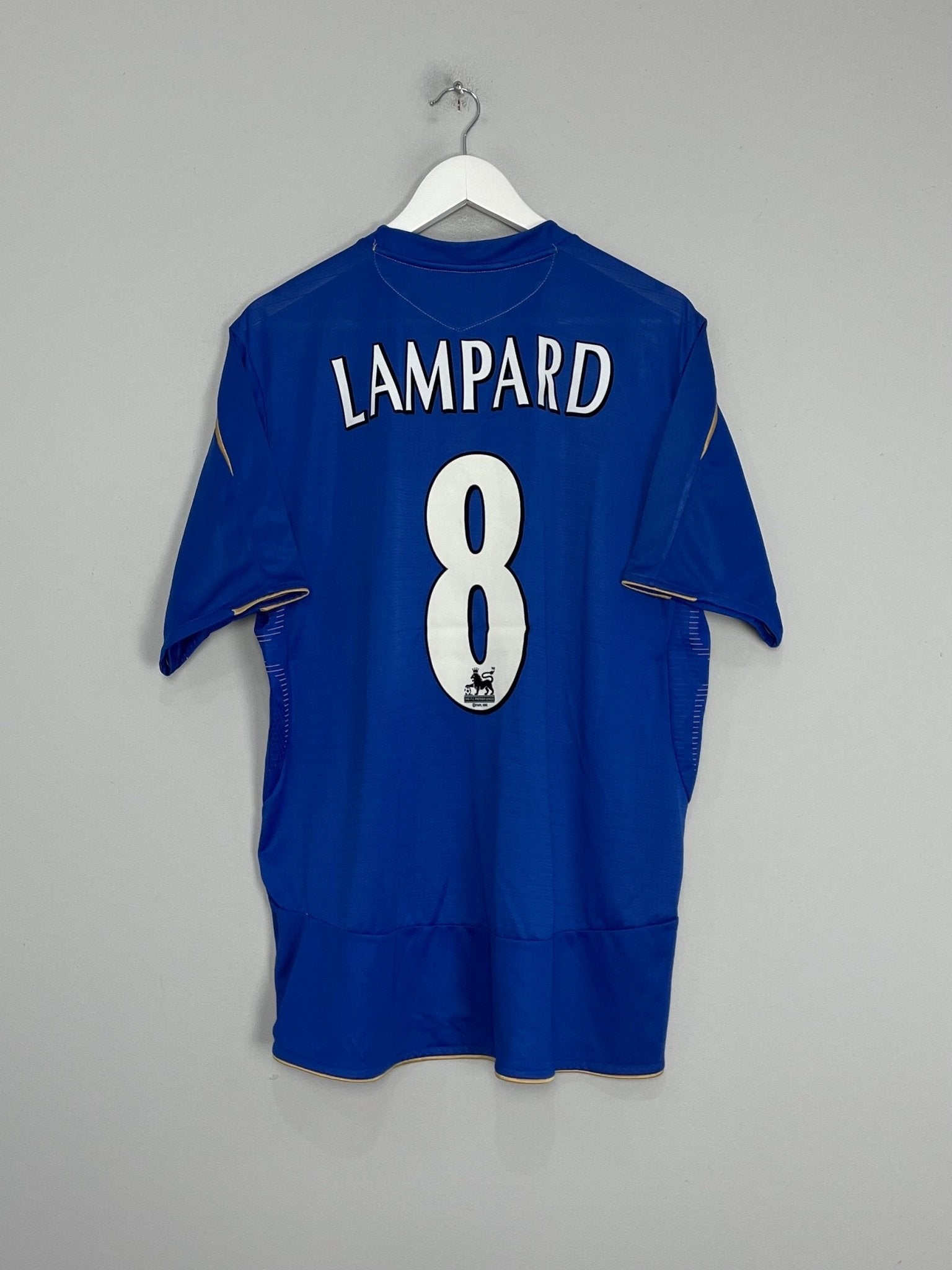 Shop 2005/06 CHELSEA LAMPARD #8 HOME SHIRT (XL) UMBRO, classic football shirts, vintage football shirts & retro soccer jerseys at Cult Kits