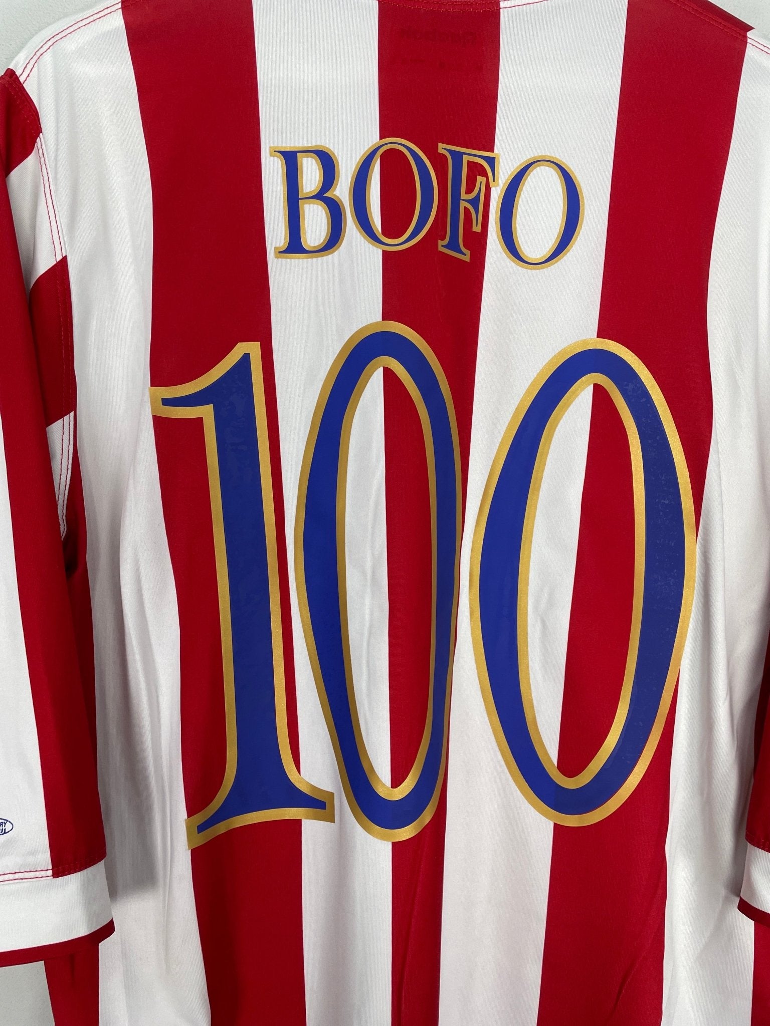 Shop 2005/06 CHIVAS GUADALAJARA BOFO #100 HOME SHIRT (M) REEBOK, classic football shirts, vintage football shirts & retro soccer jerseys at Cult Kits