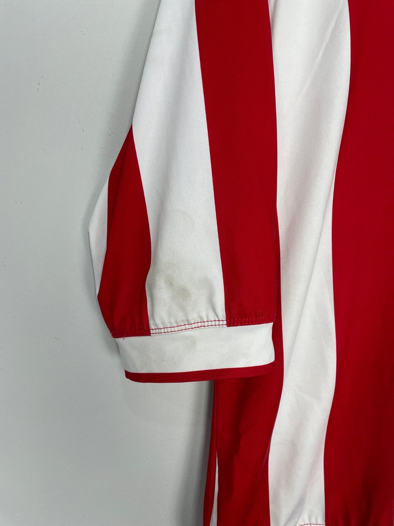 Shop 2005/06 CHIVAS GUADALAJARA BOFO #100 HOME SHIRT (M) REEBOK, classic football shirts, vintage football shirts & retro soccer jerseys at Cult Kits