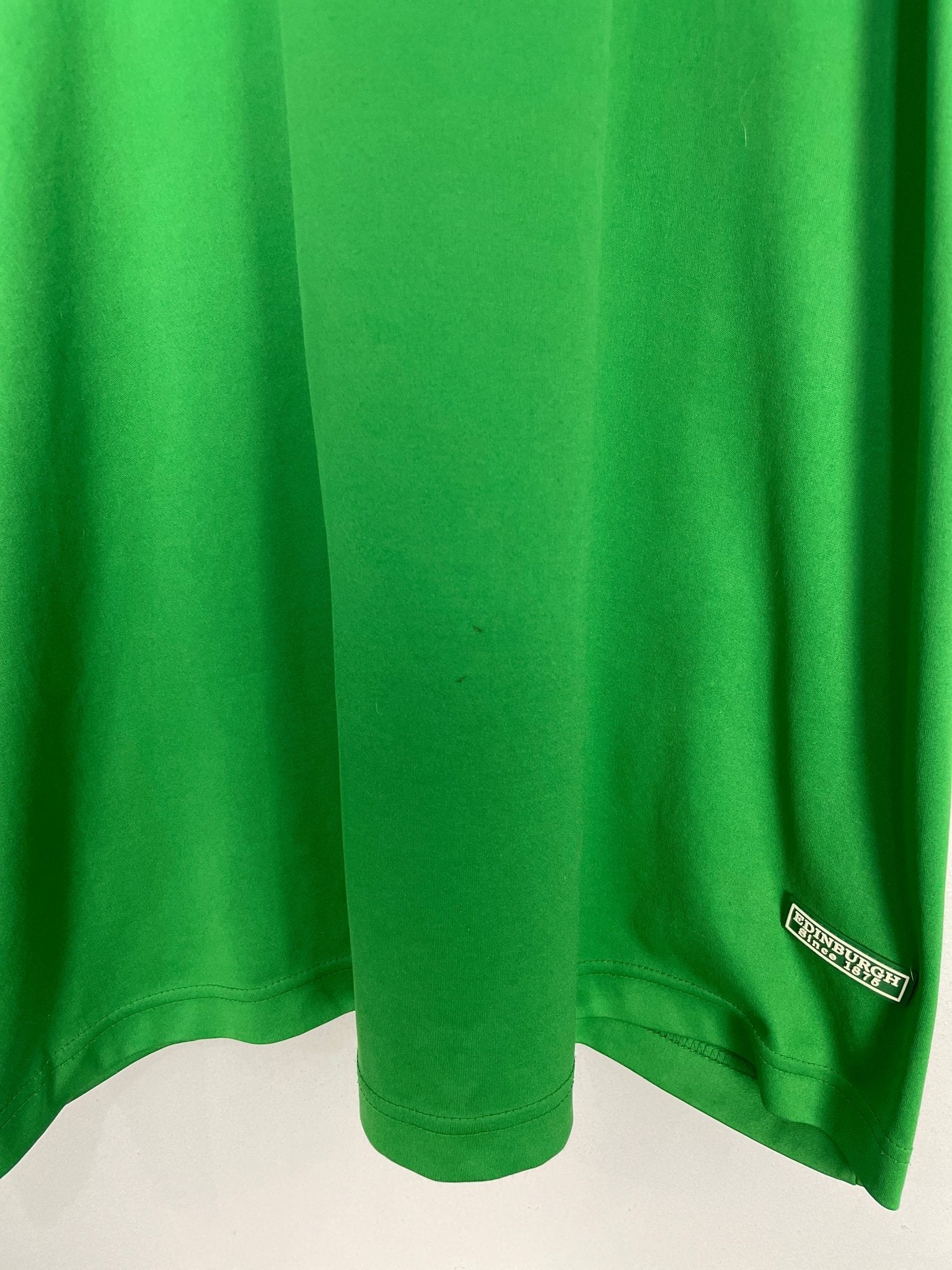 Shop 2005/06 HIBERNIAN HOME SHIRT (XL) LE COQ, classic football shirts, vintage football shirts & retro soccer jerseys at Cult Kits