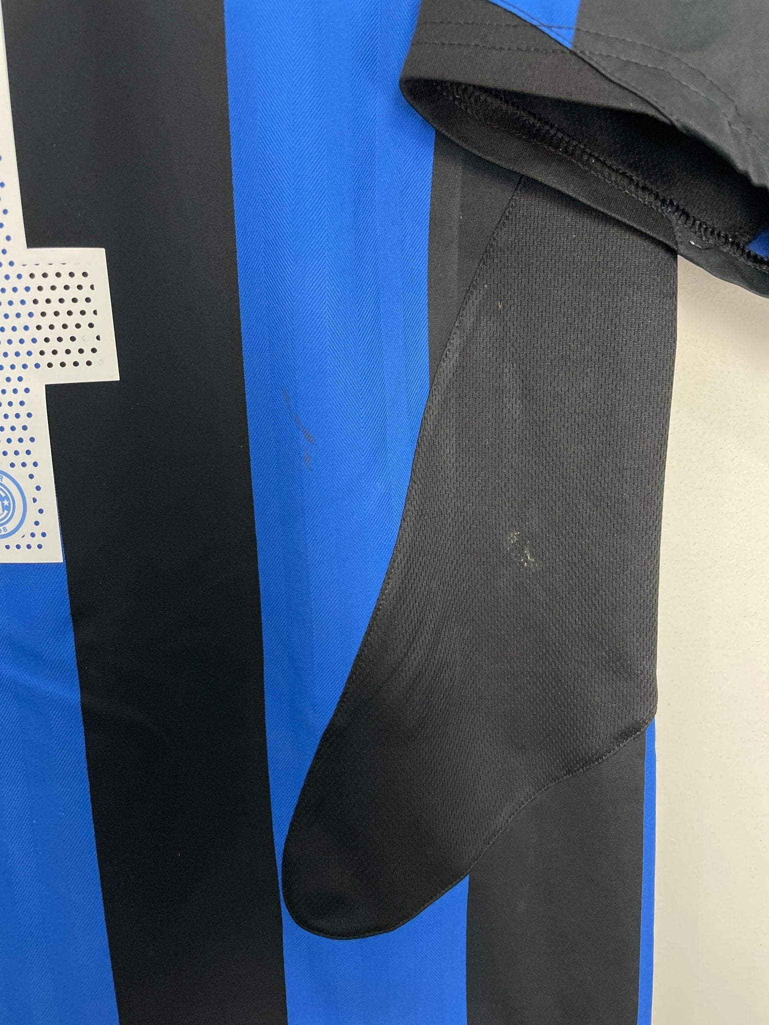 Shop 2005/06 INTER MILAN J.ZANETTI #4 HOME SHIRT (L) NIKE, classic football shirts, vintage football shirts & retro soccer jerseys at Cult Kits