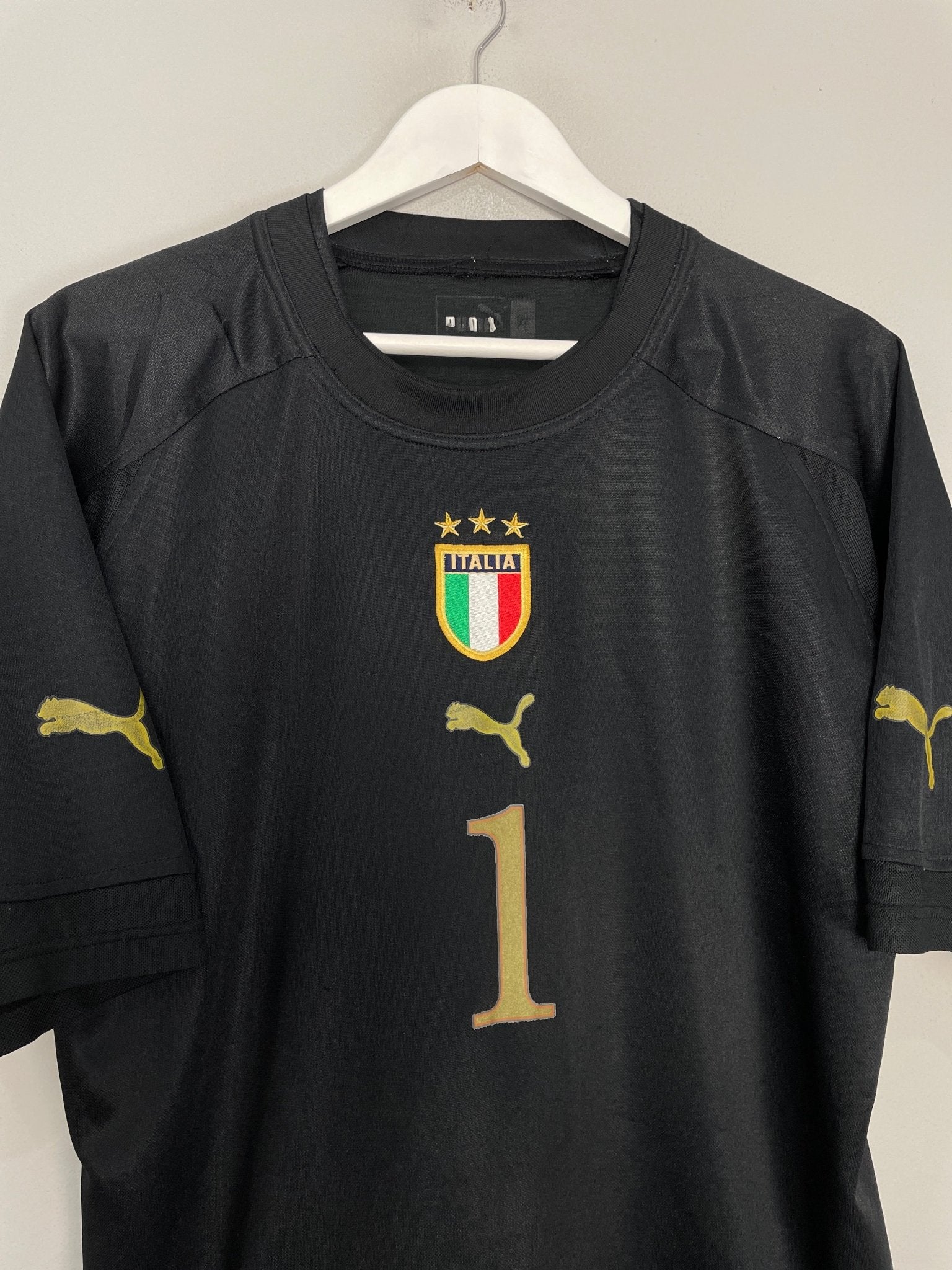 Shop 2005/06 ITALY BUFFON #1 GK SHIRT (XL) PUMA, classic football shirts, vintage football shirts & retro soccer jerseys at Cult Kits