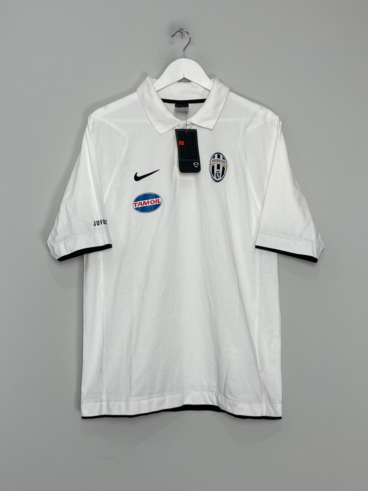 Shop 2005/06 JUVENTUS *BNWT* POLO SHIRT (L) NIKE, classic football shirts, vintage football shirts & retro soccer jerseys at Cult Kits