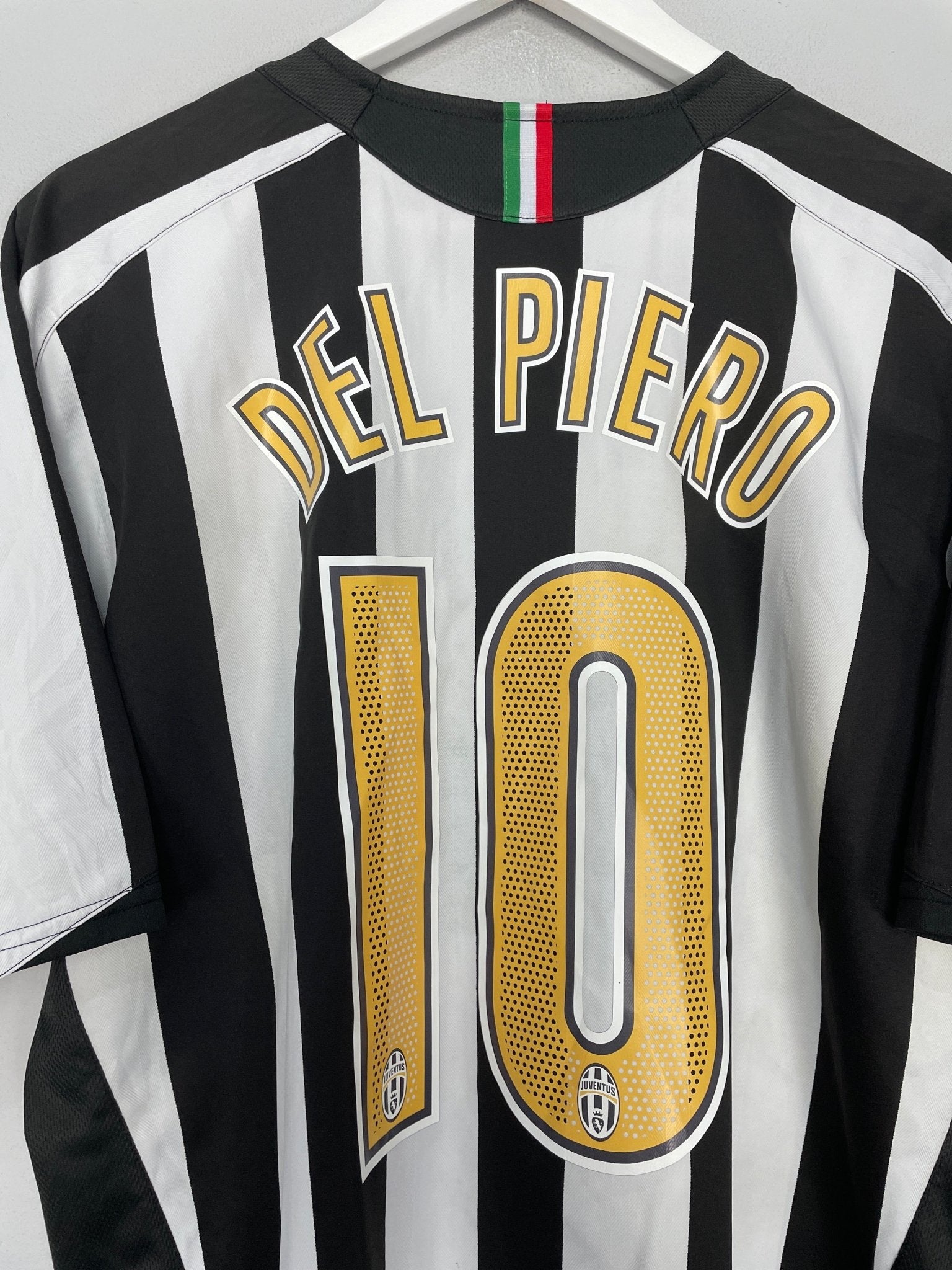 Shop 2005/06 JUVENTUS DEL PIERO #10 HOME SHIRT (XL) NIKE, classic football shirts, vintage football shirts & retro soccer jerseys at Cult Kits