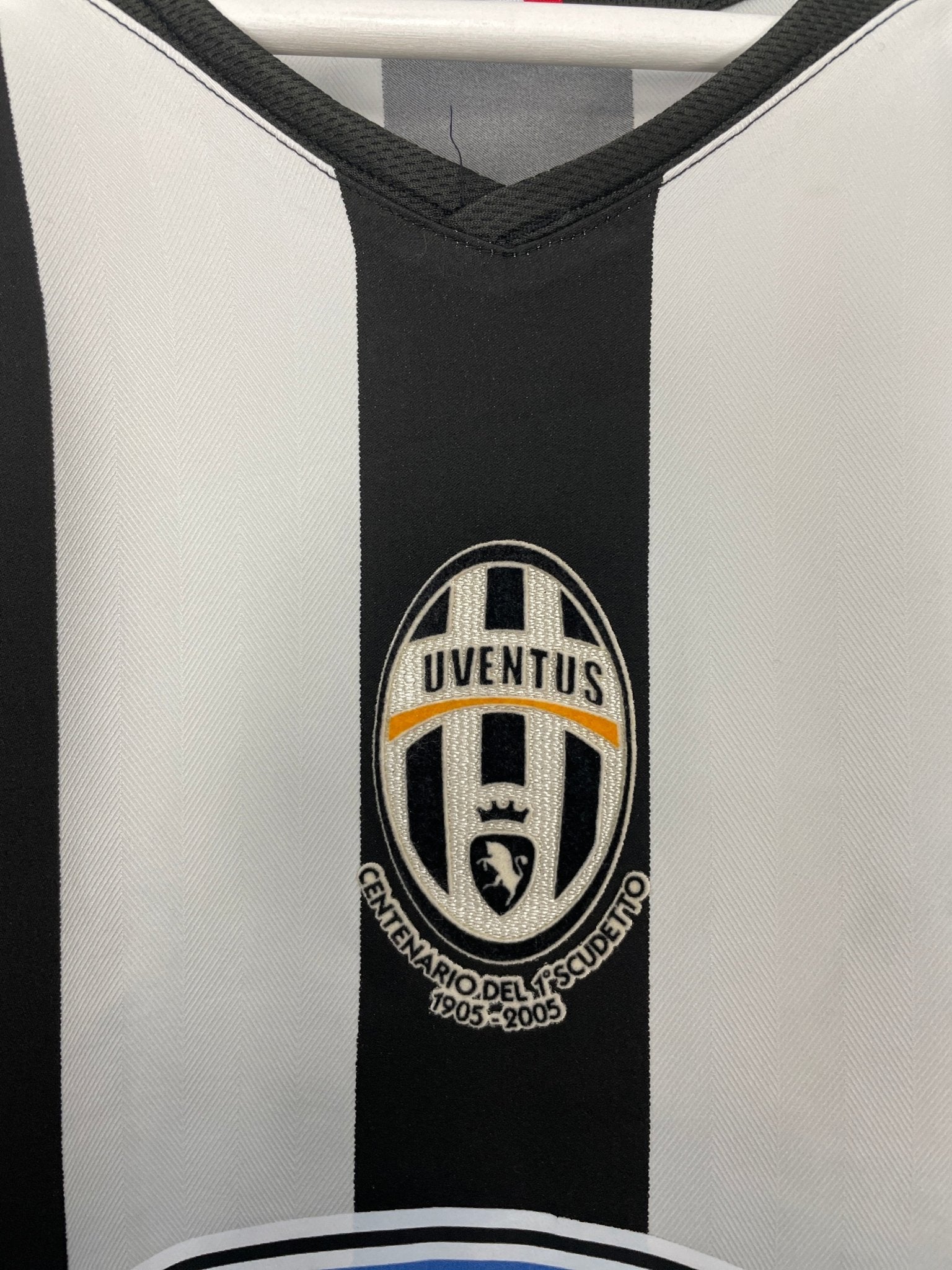 Shop 2005/06 JUVENTUS HOME SHIRT (XL) NIKE, classic football shirts, vintage football shirts & retro soccer jerseys at Cult Kits