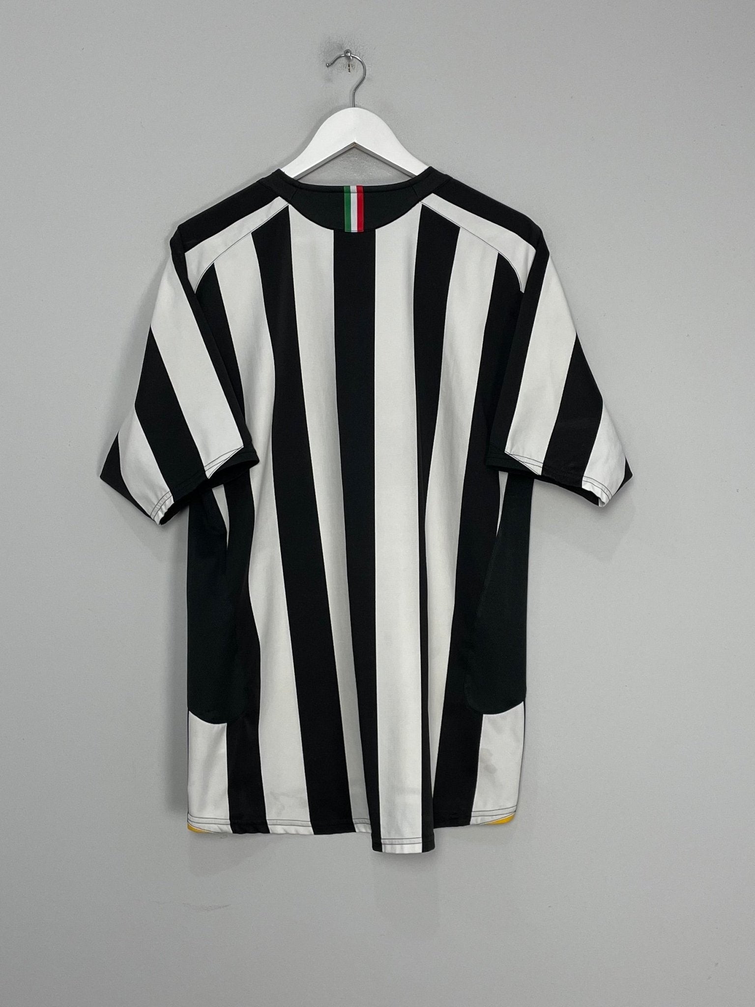 Shop 2005/06 JUVENTUS HOME SHIRT (XL) NIKE, classic football shirts, vintage football shirts & retro soccer jerseys at Cult Kits